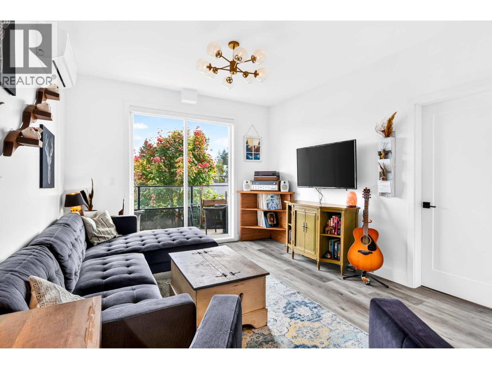 318 12320 222 Street Property Photo 7