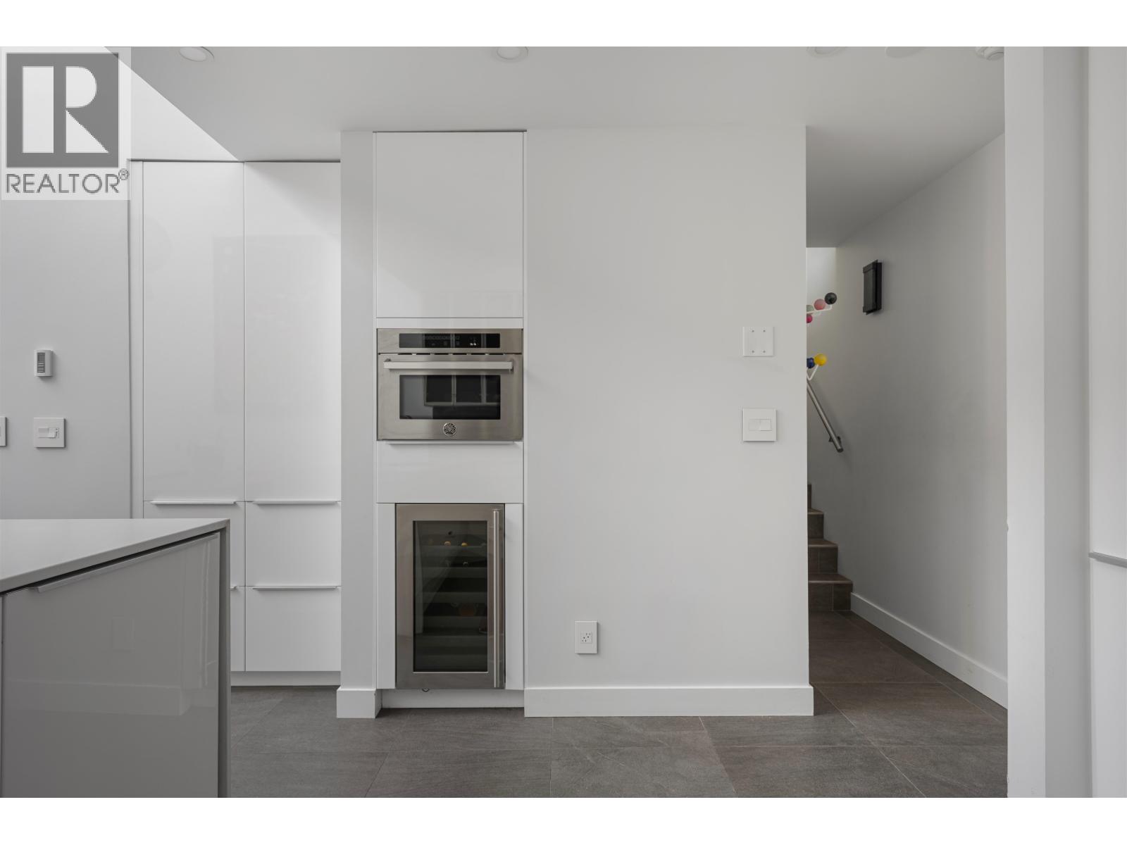 302 650 Moberly Road Property Photo 14