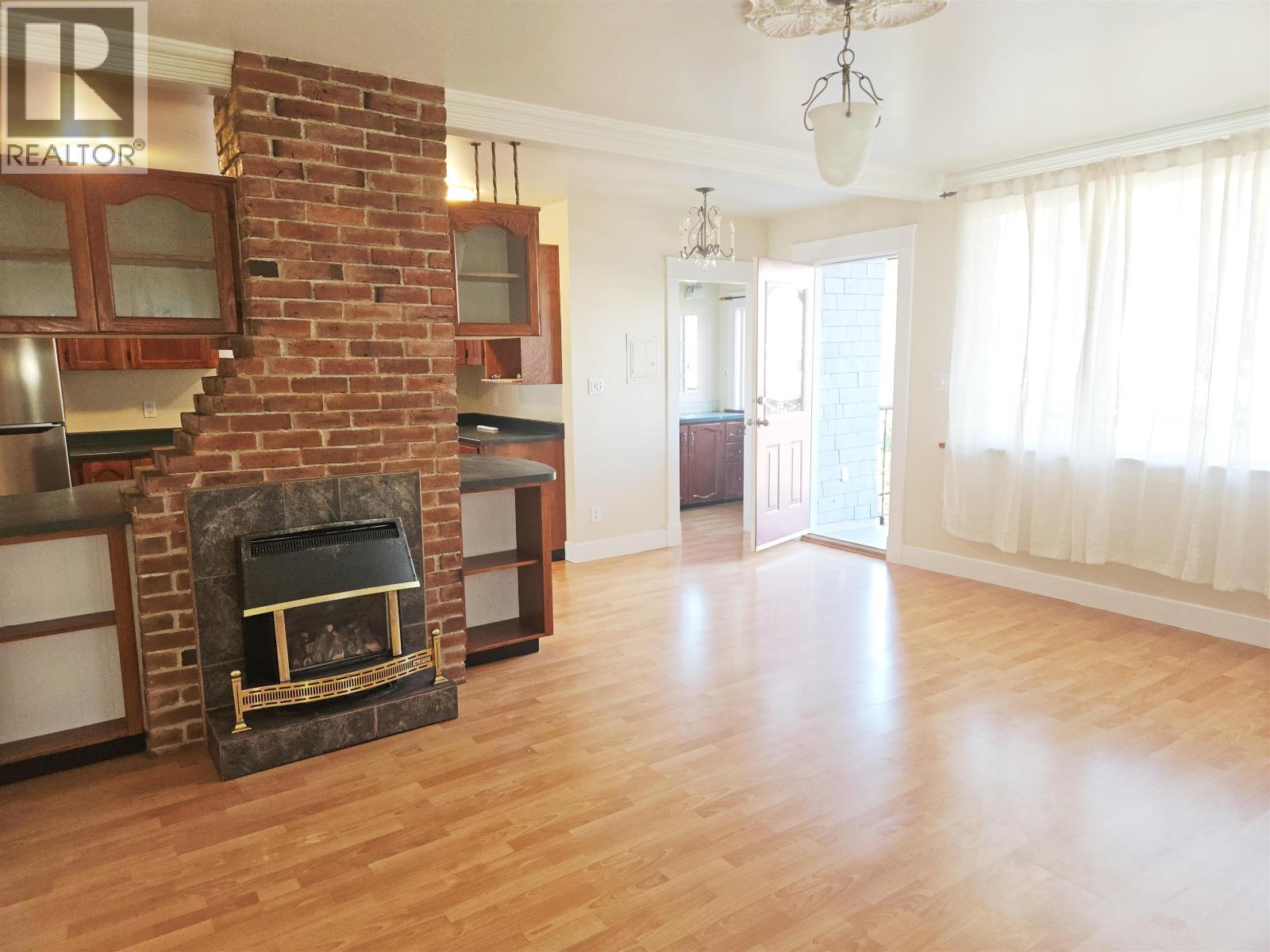 2155 Graveley Street Property Photo 6