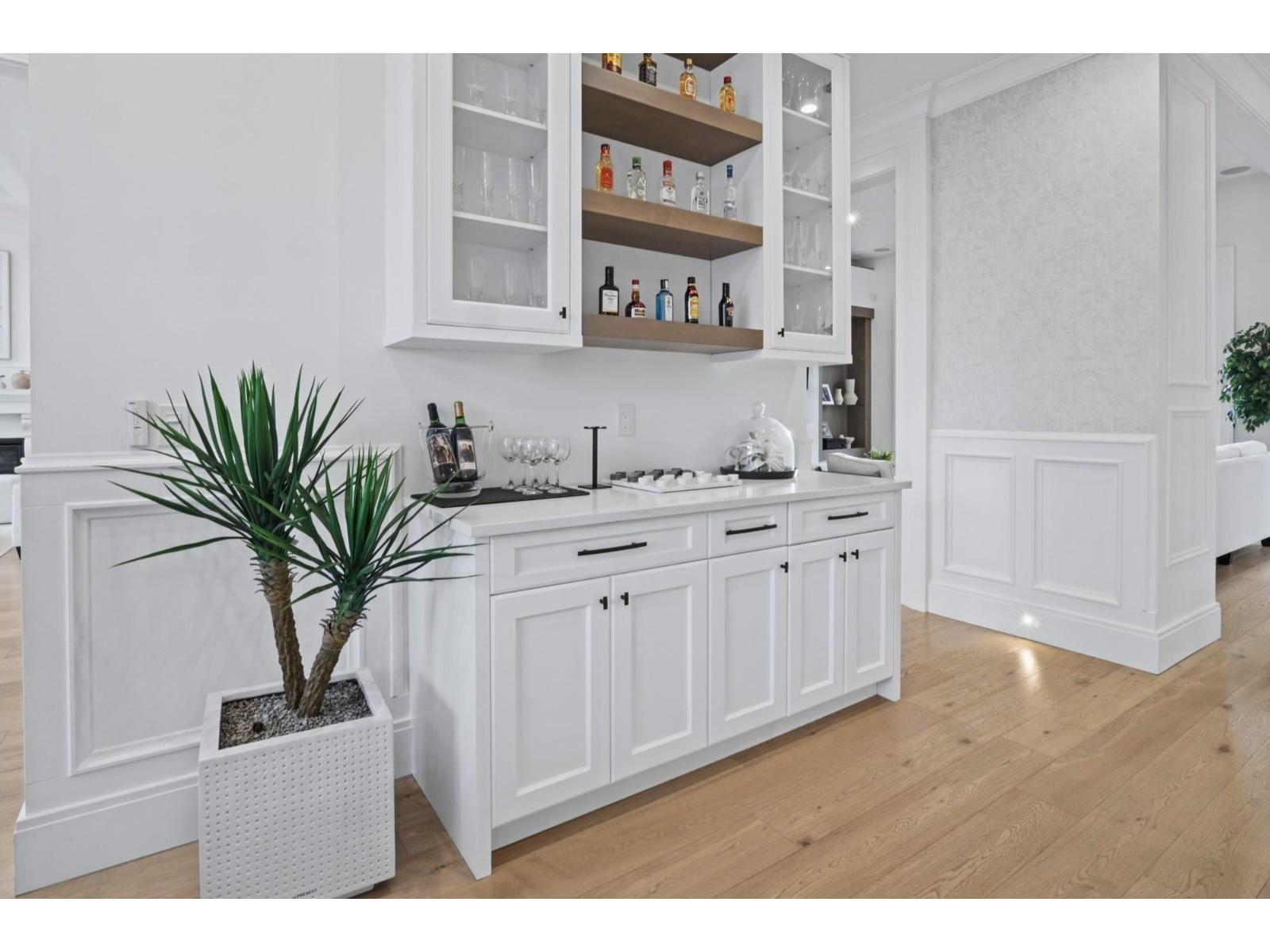 6135 152a Street Property Photo 8