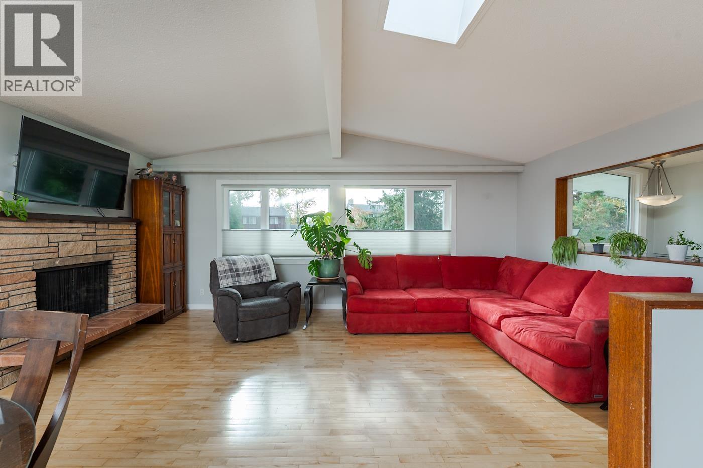 181 Gordon Crescent Property Photo 7