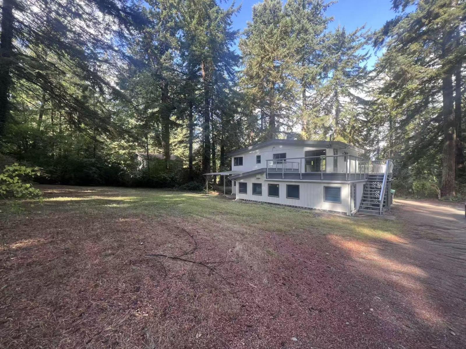 14340 28 Avenue Property Photo 2