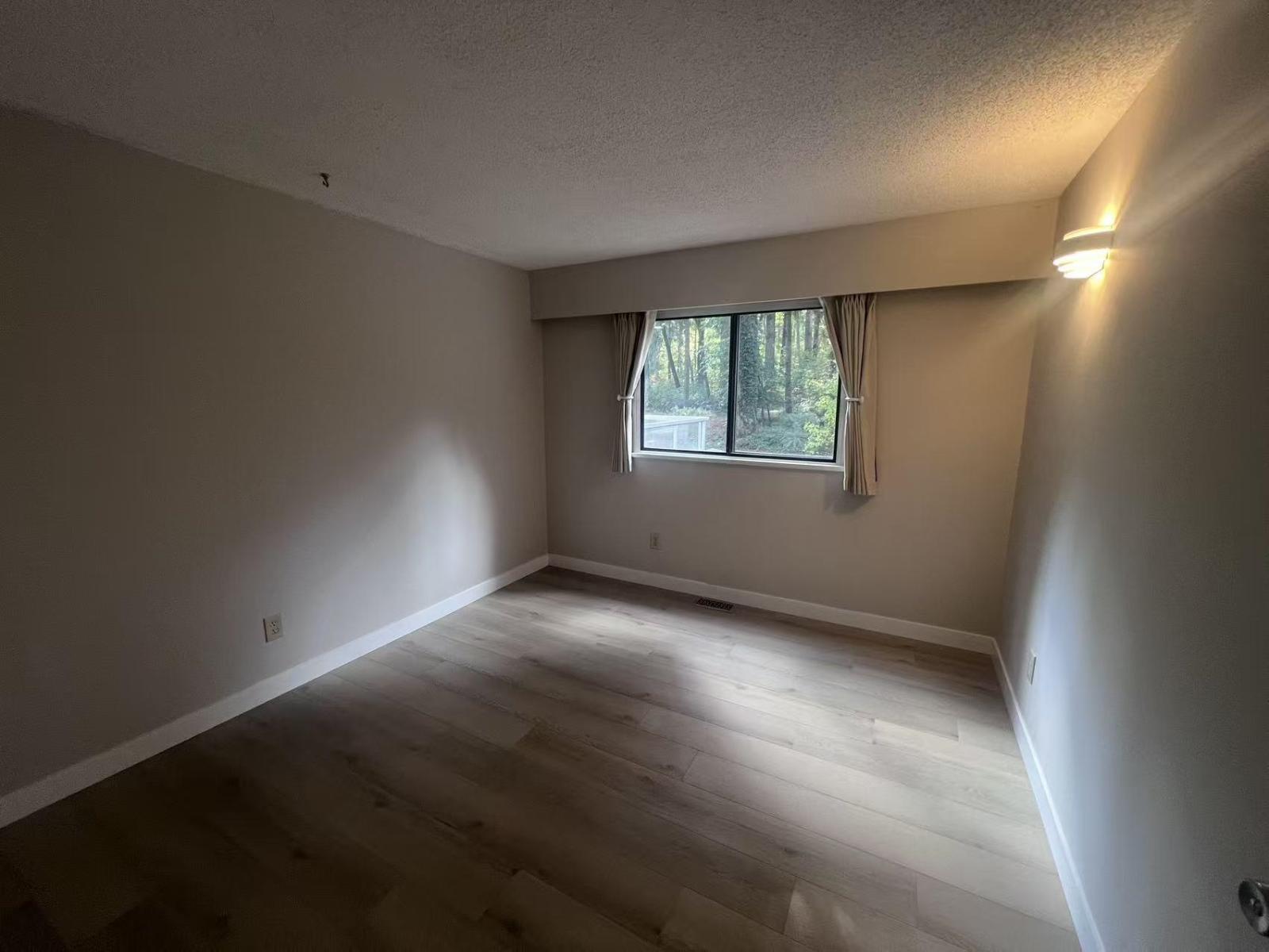 14340 28 Avenue Property Photo 30