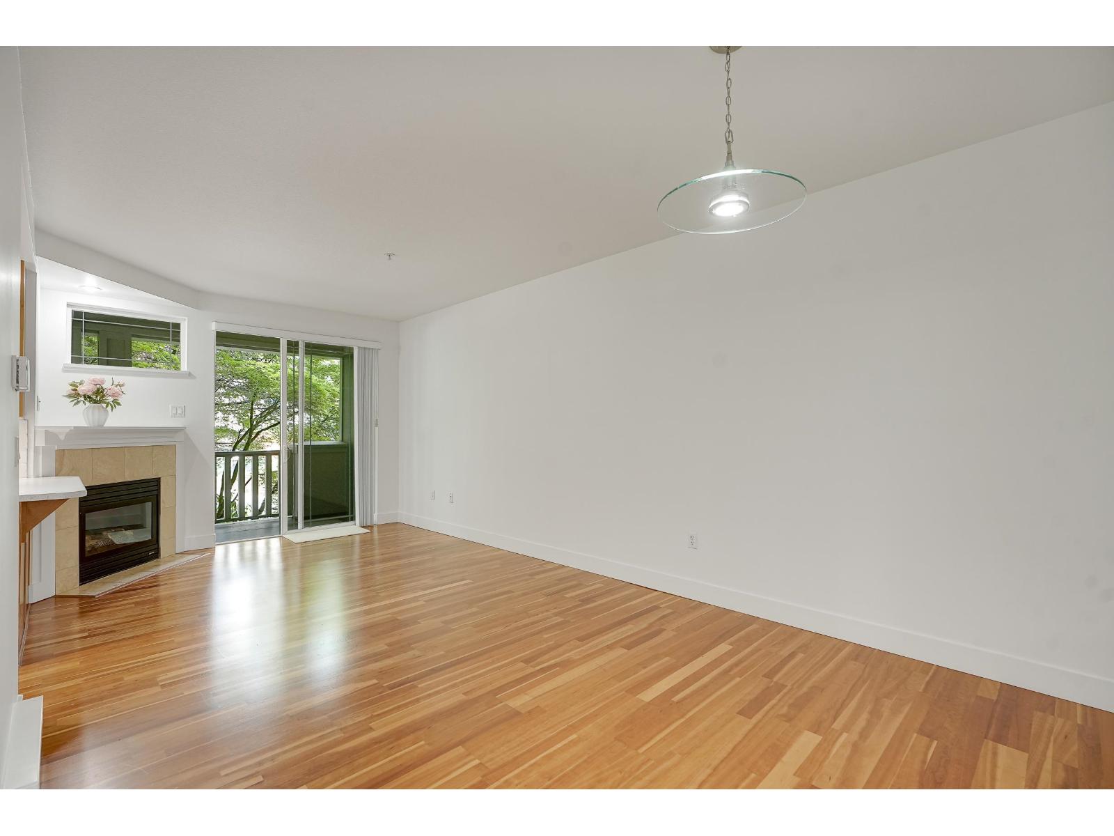 211 15350 16a Avenue Property Photo 4