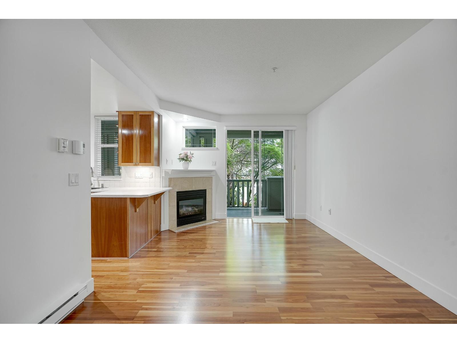 211 15350 16a Avenue Property Photo 5