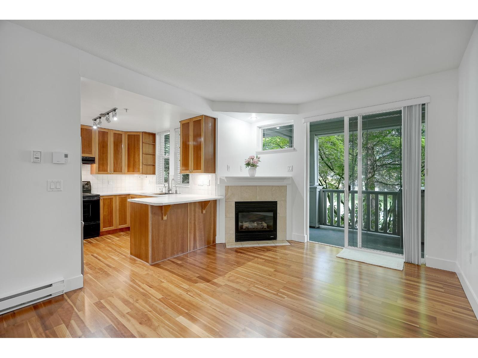 211 15350 16a Avenue Property Photo 6