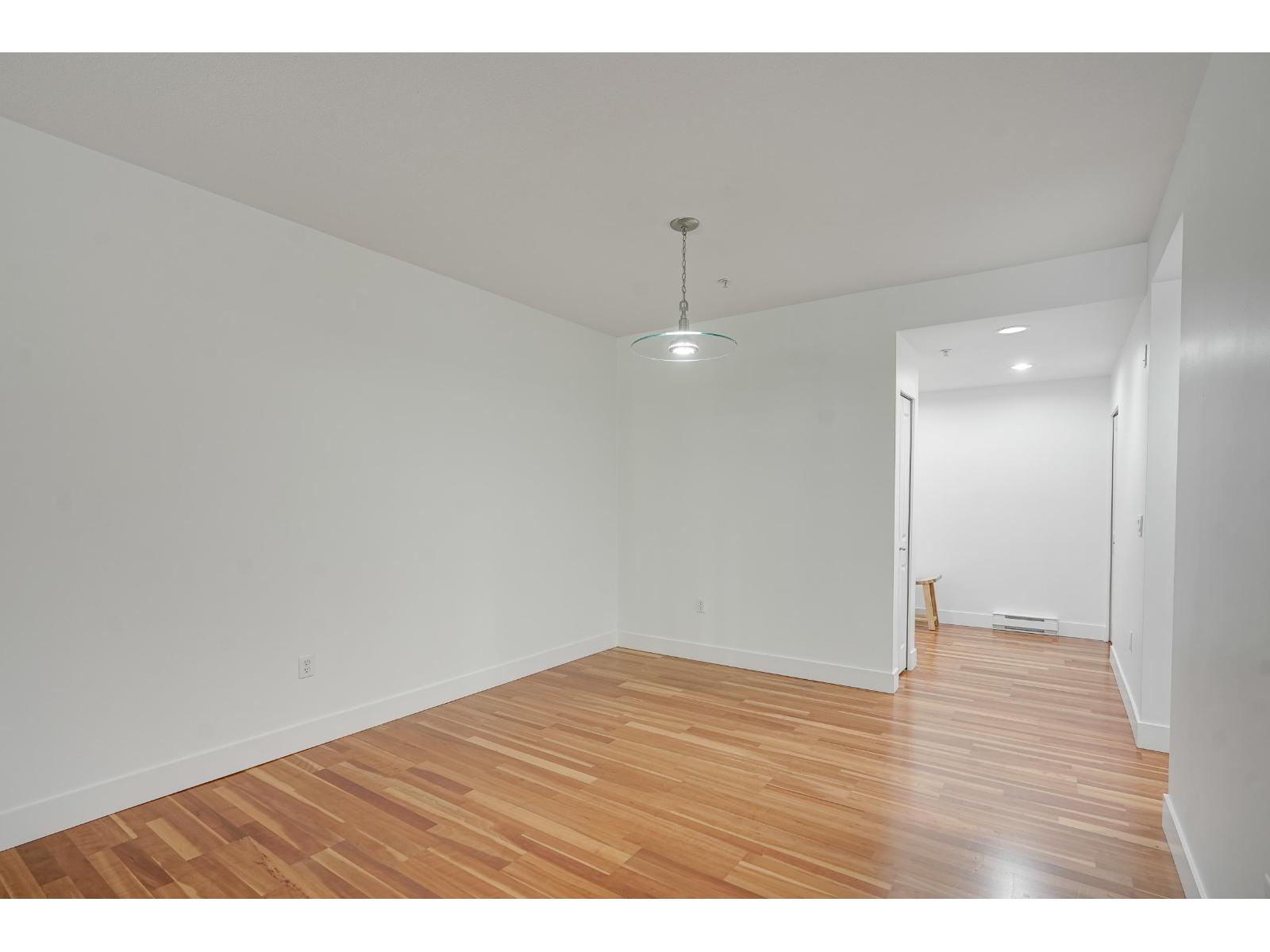 211 15350 16a Avenue Property Photo 10