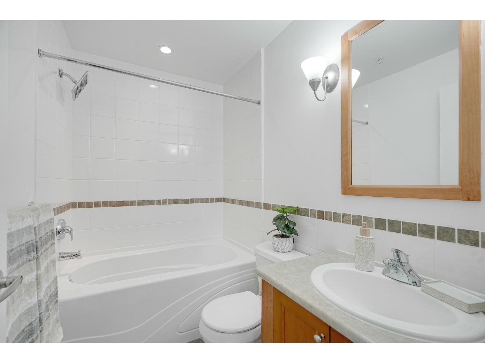 211 15350 16a Avenue Property Photo 15
