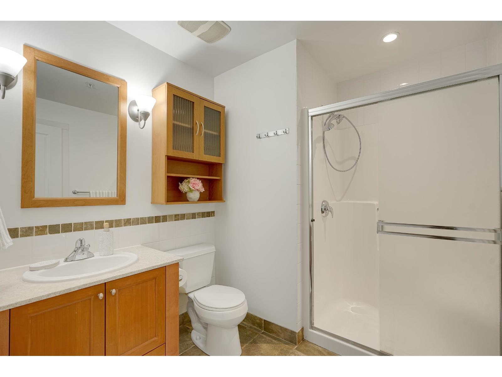 211 15350 16a Avenue Property Photo 16