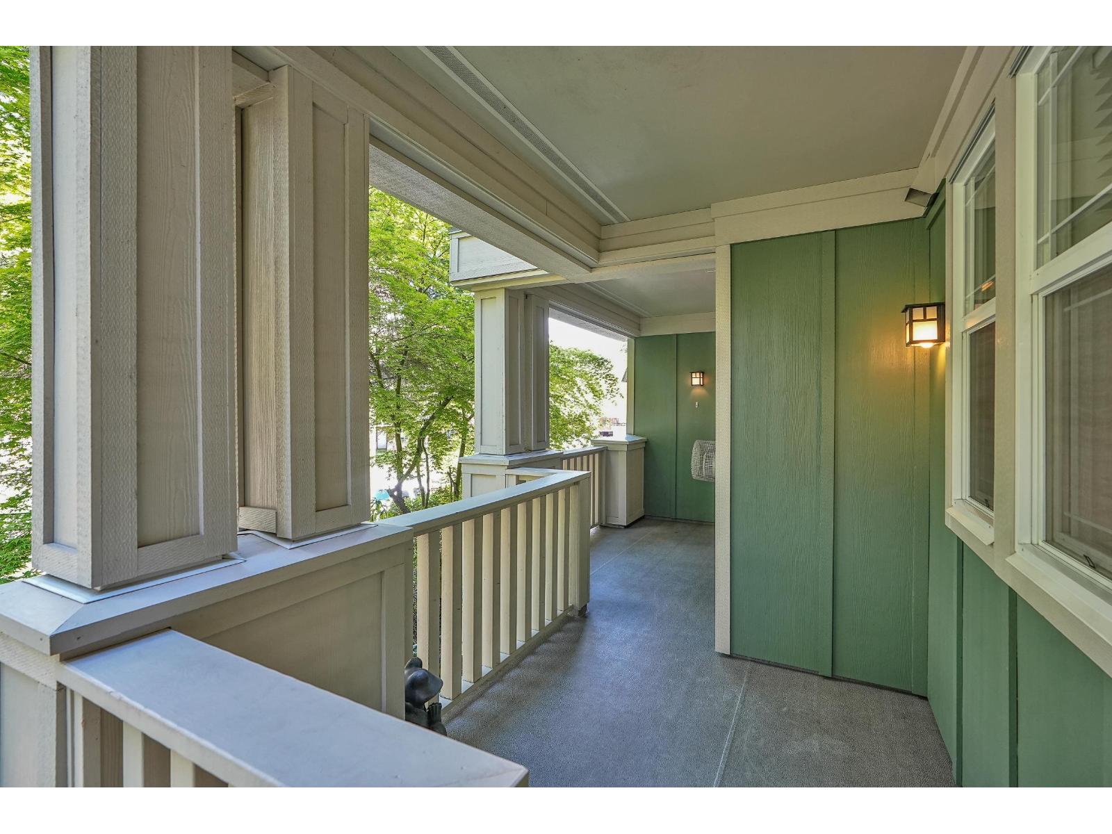 211 15350 16a Avenue Property Photo 17