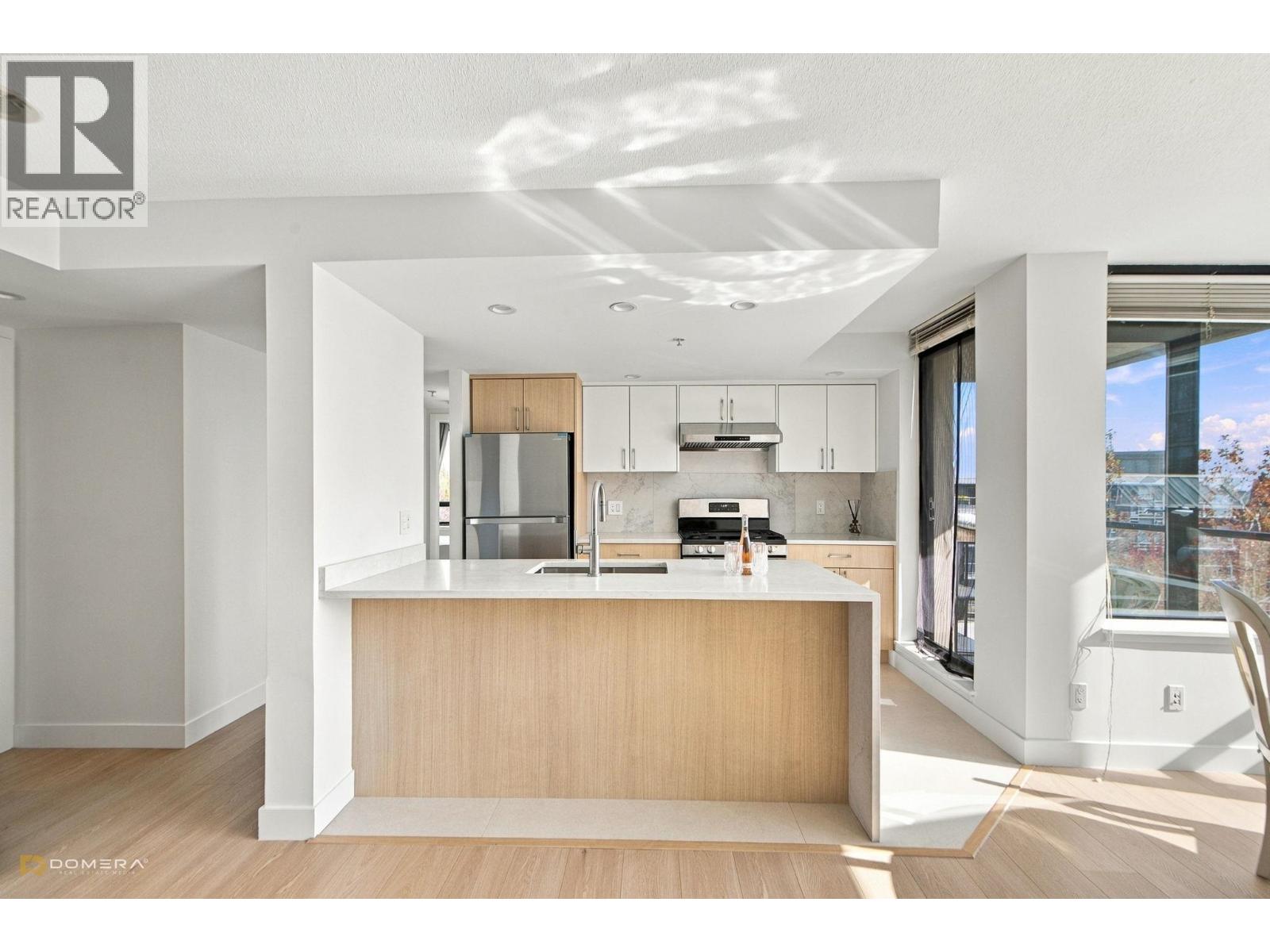 701 6233 Katsura Street Property Photo 10