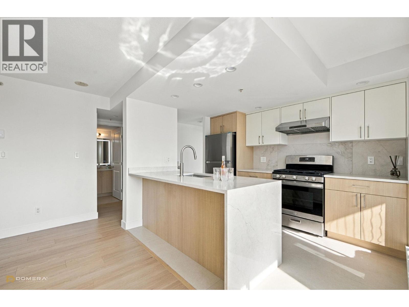 701 6233 Katsura Street Property Photo 11