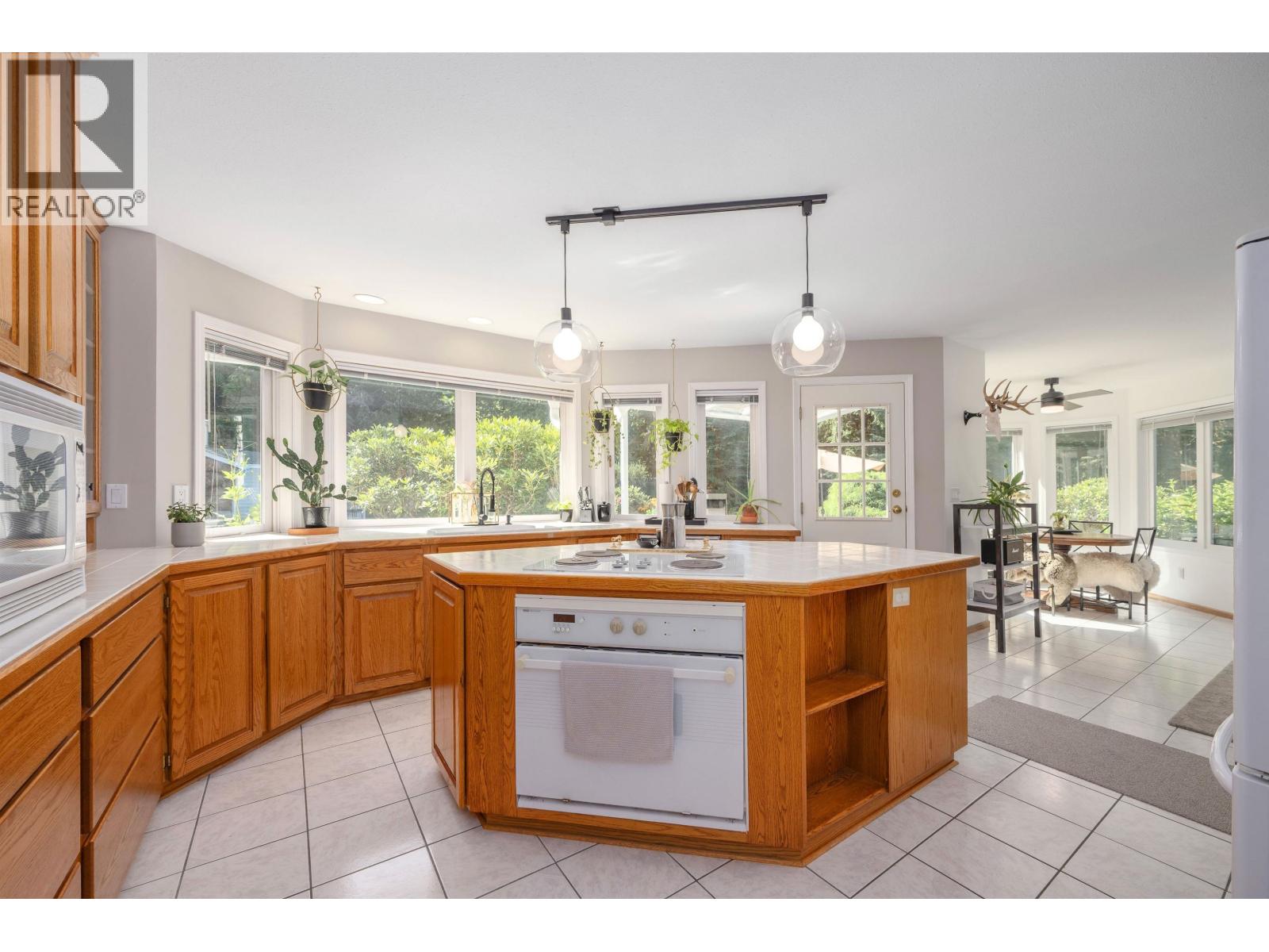 26070 116 Avenue Property Photo 12