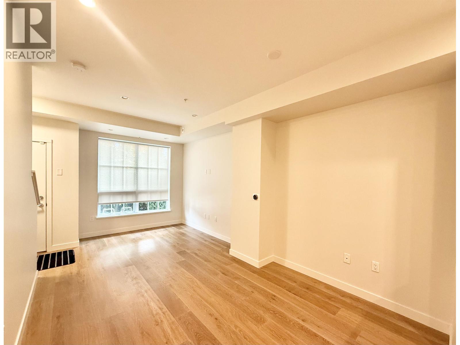 7923 Oak Street Property Photo 2