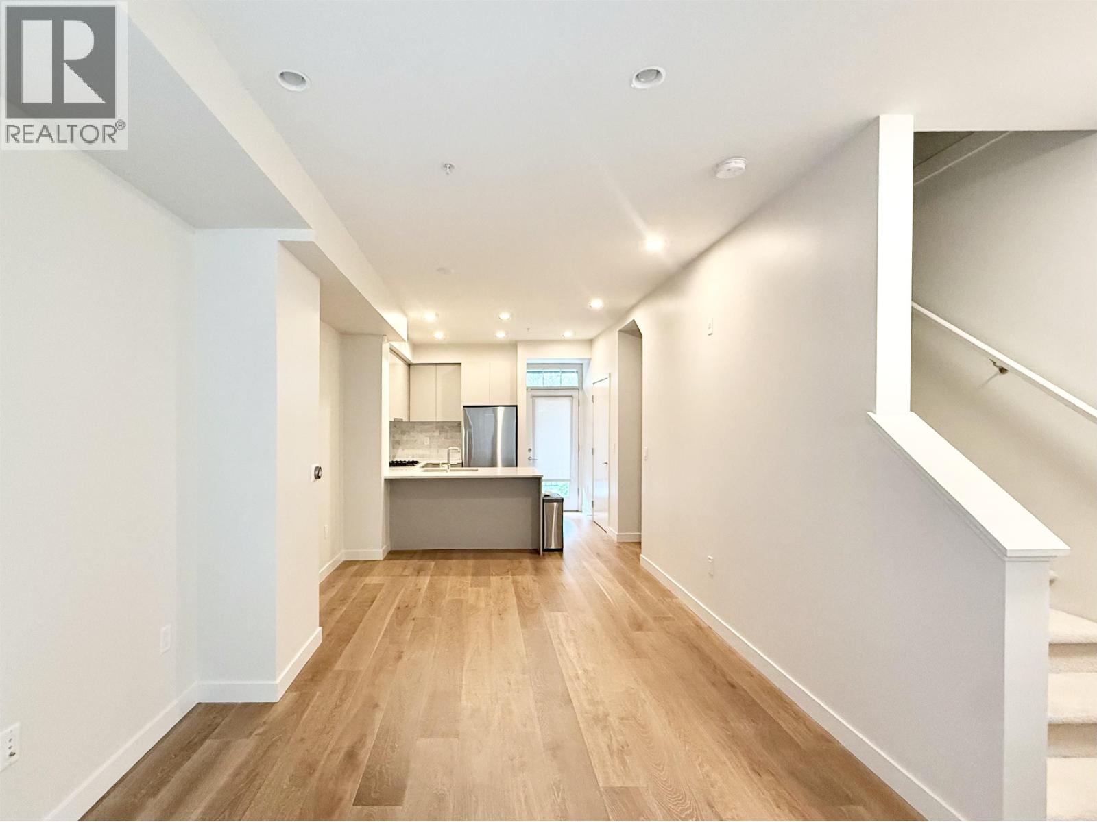 7923 Oak Street Property Photo 4