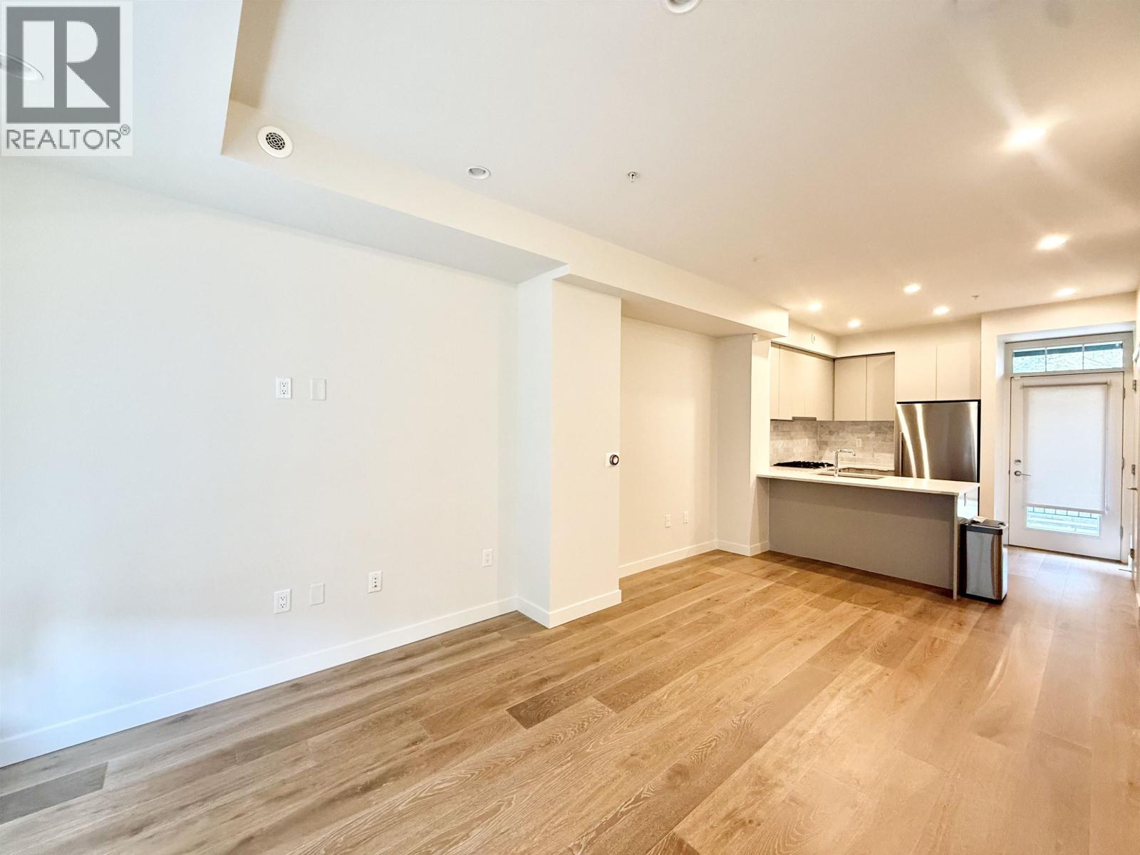 7923 Oak Street Property Photo 5