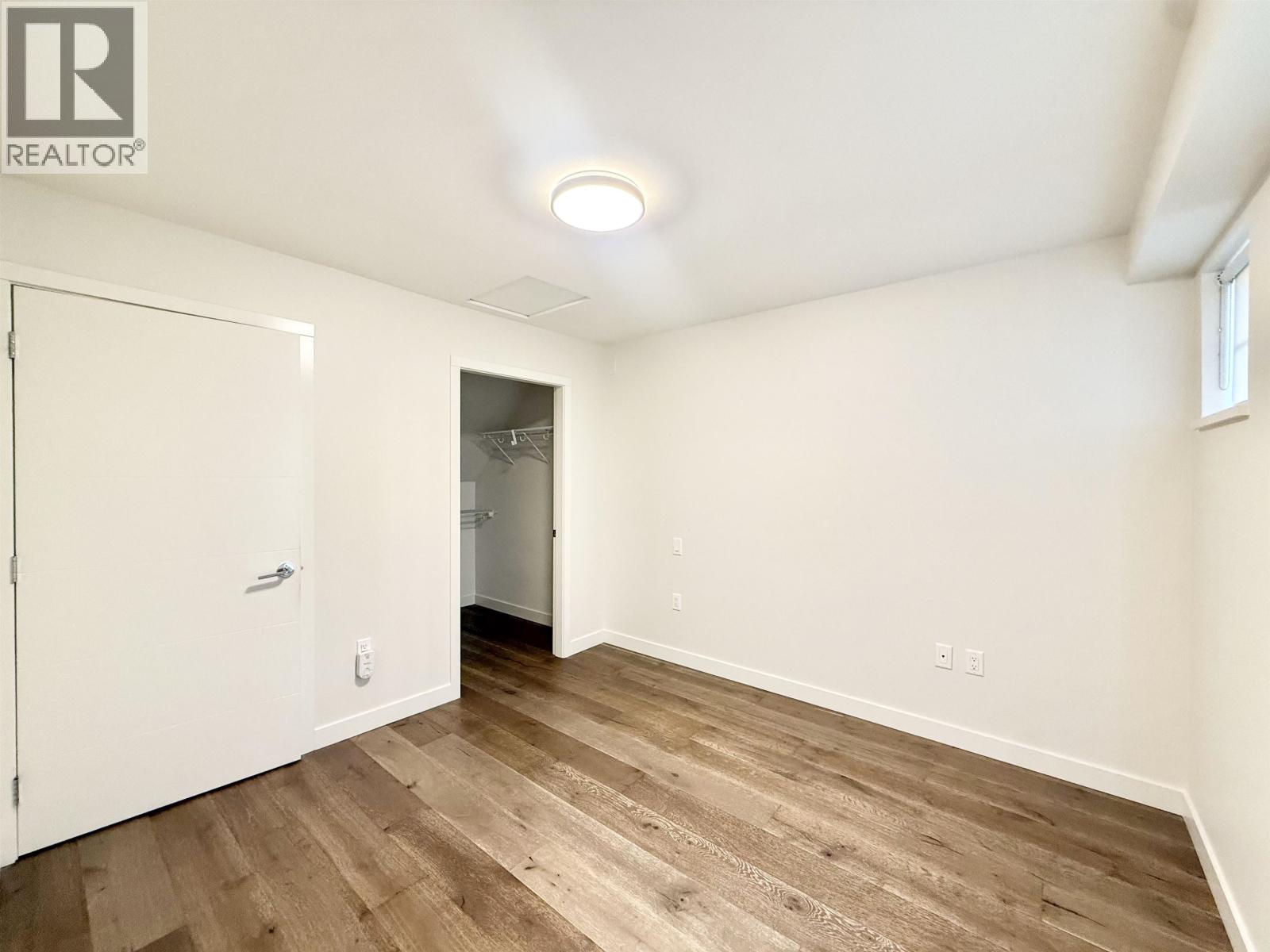 7923 Oak Street Property Photo 8