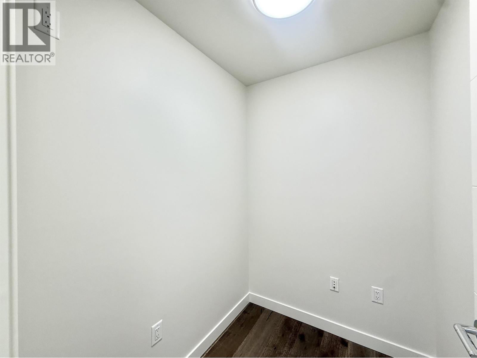7923 Oak Street Property Photo 10