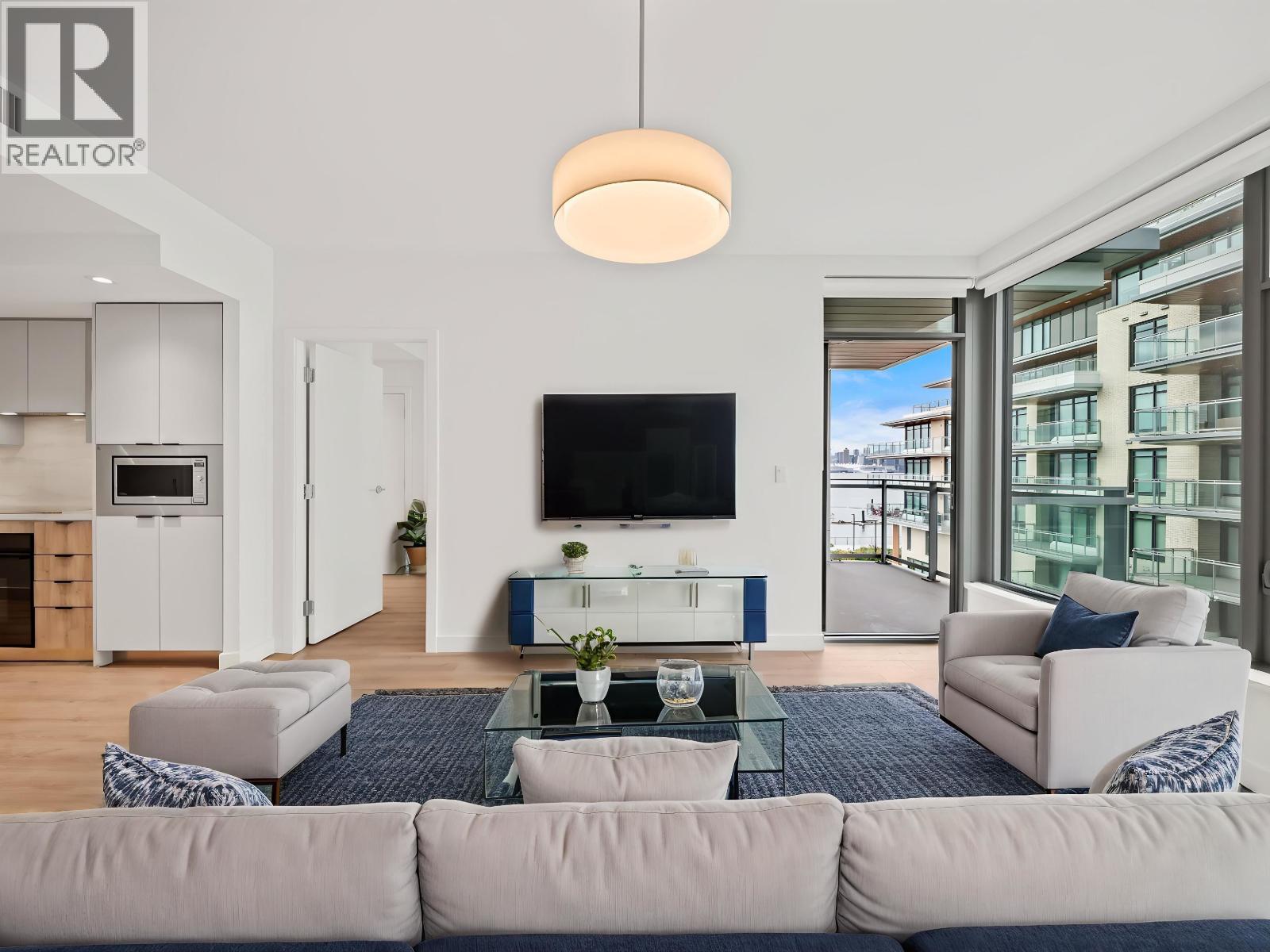 425 755 Harbourside Drive Property Photo 1