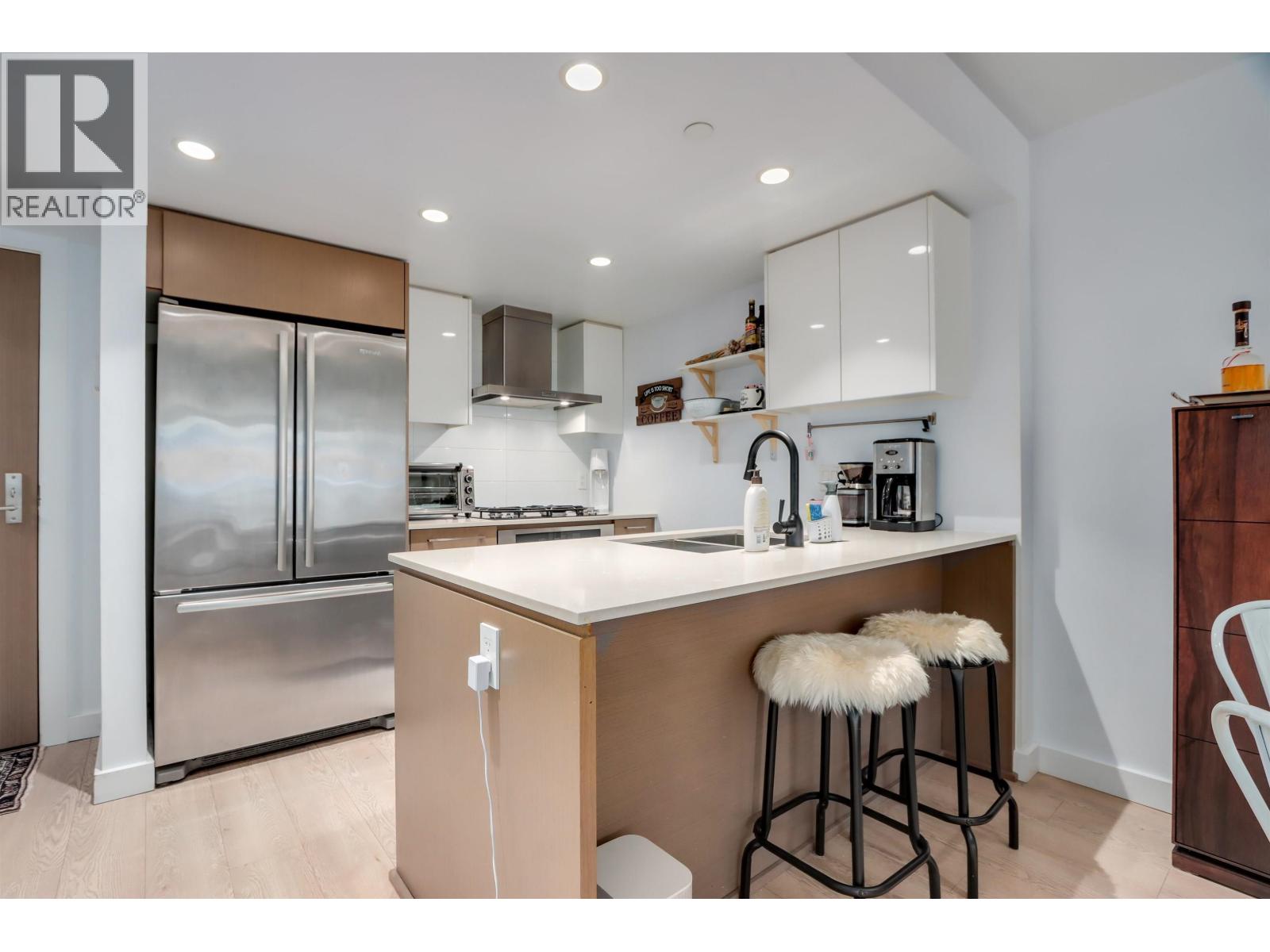 207 1618 QUEBEC STREET Property Photo 1