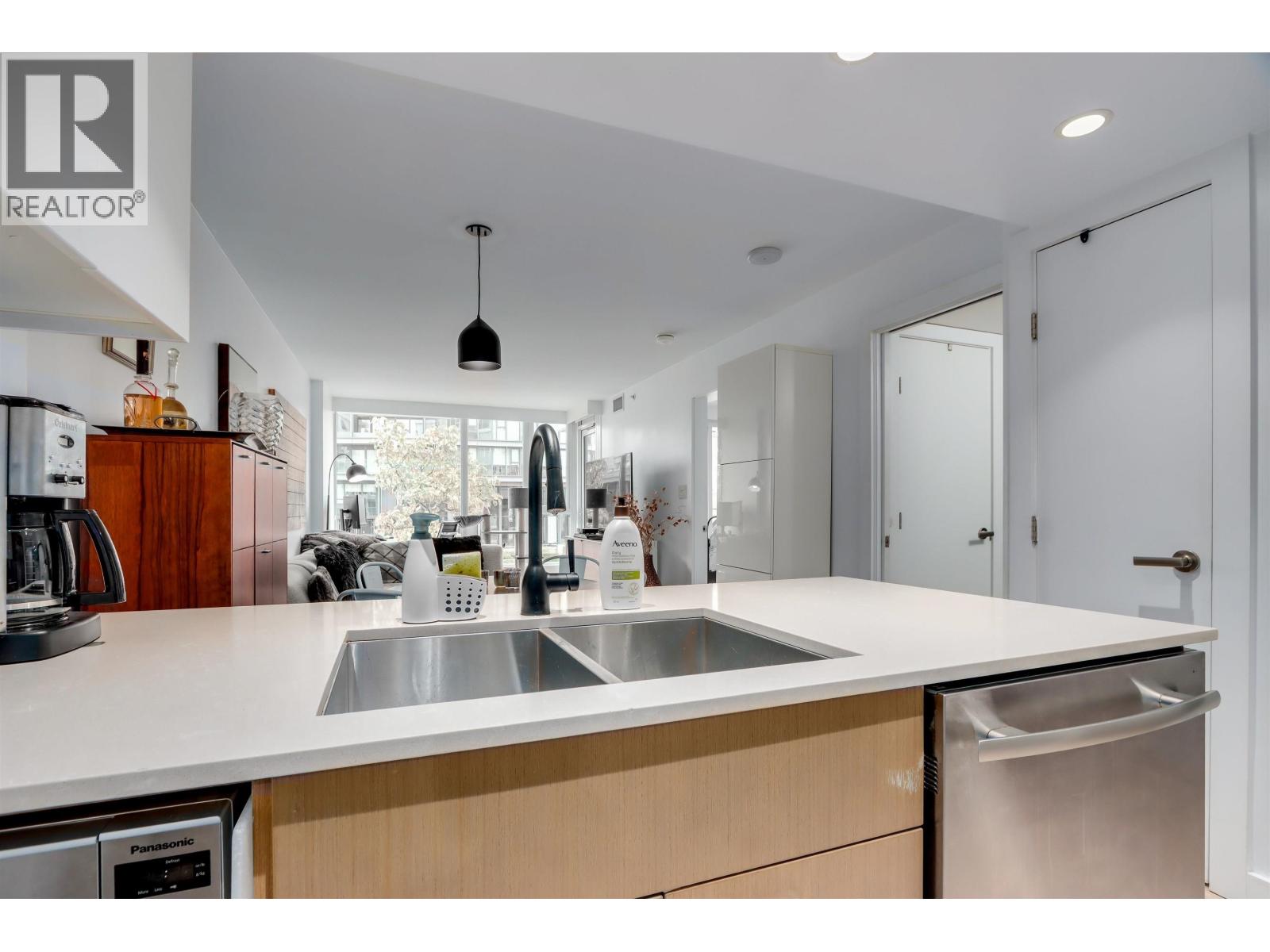 207 1618 Quebec Street Property Photo 3