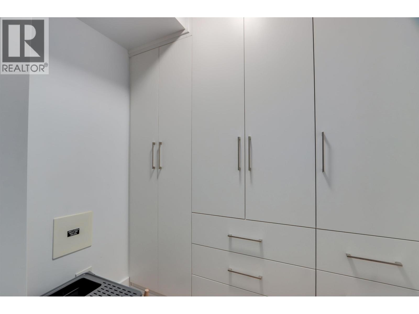 207 1618 Quebec Street Property Photo 15