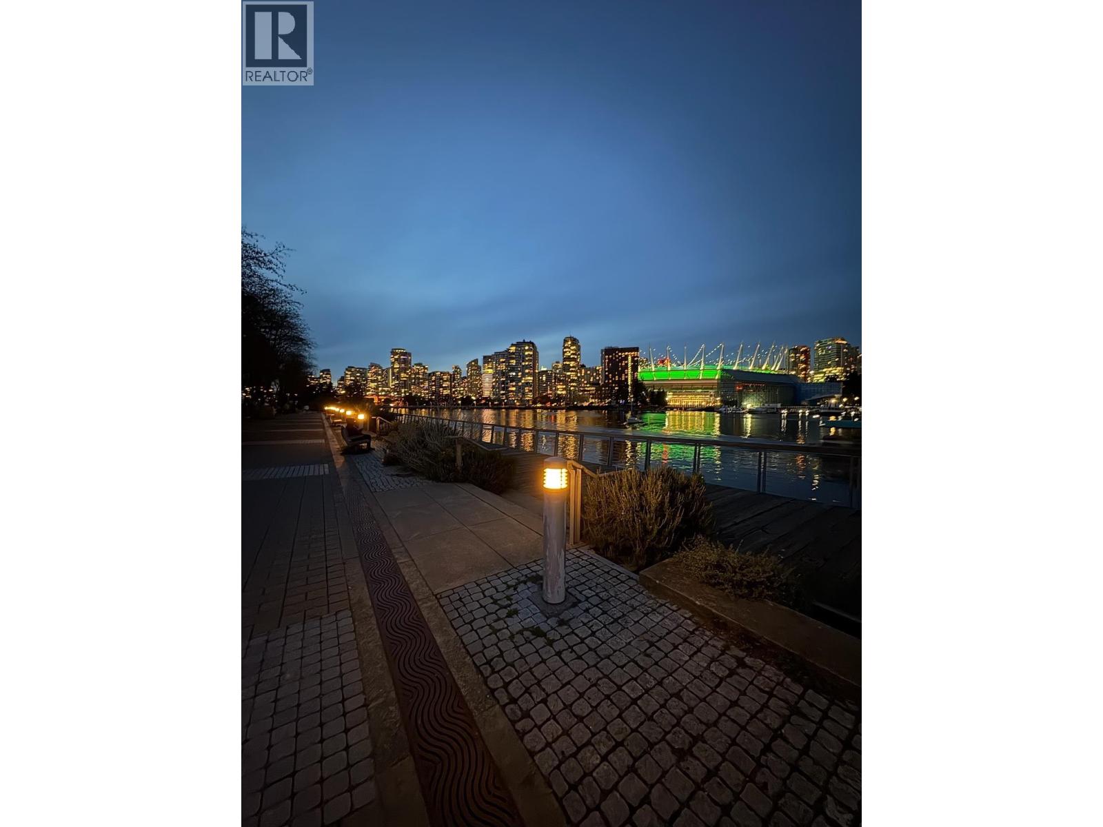 207 1618 Quebec Street Property Photo 25