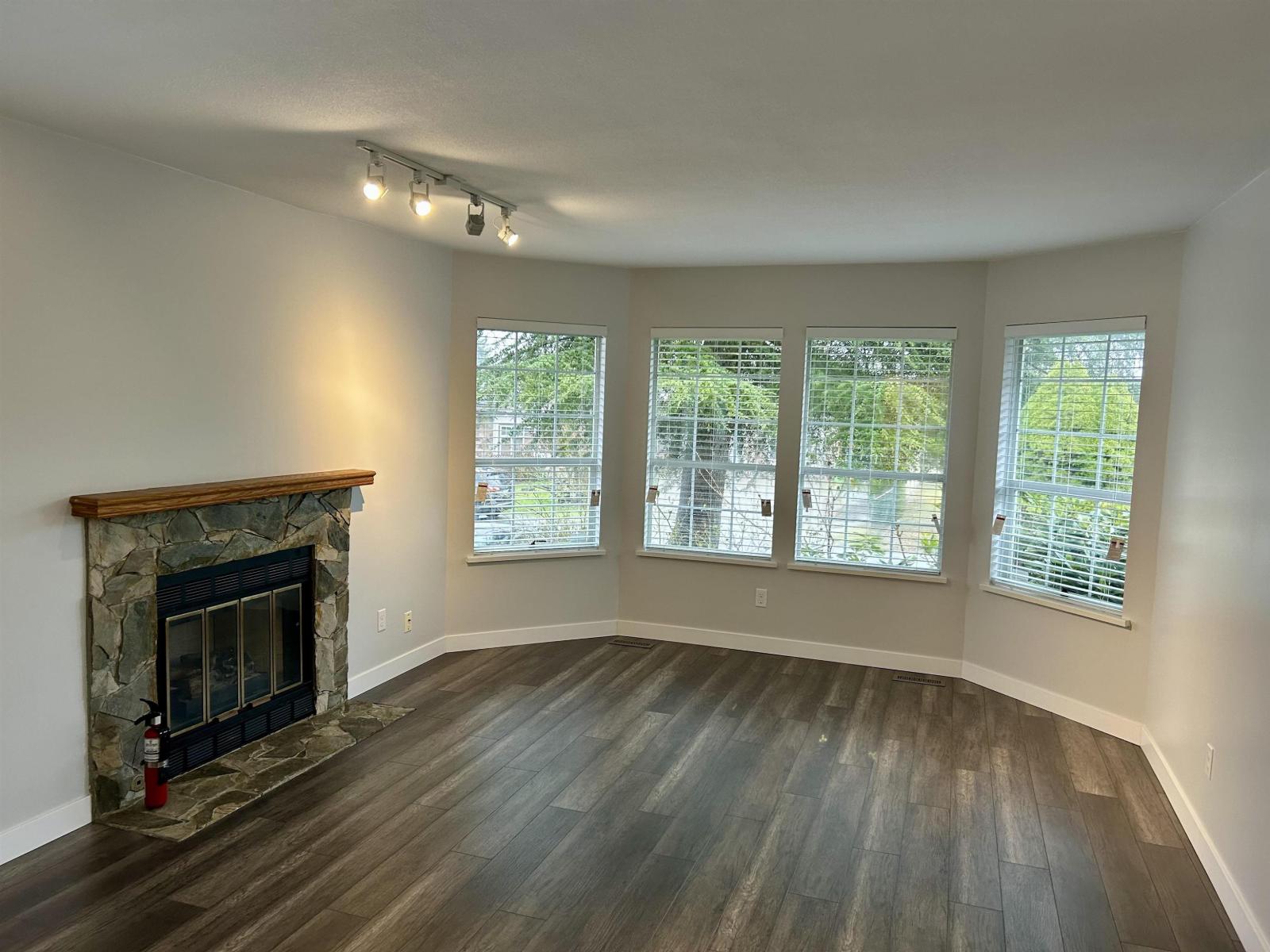 9419 159 Street Property Photo 2