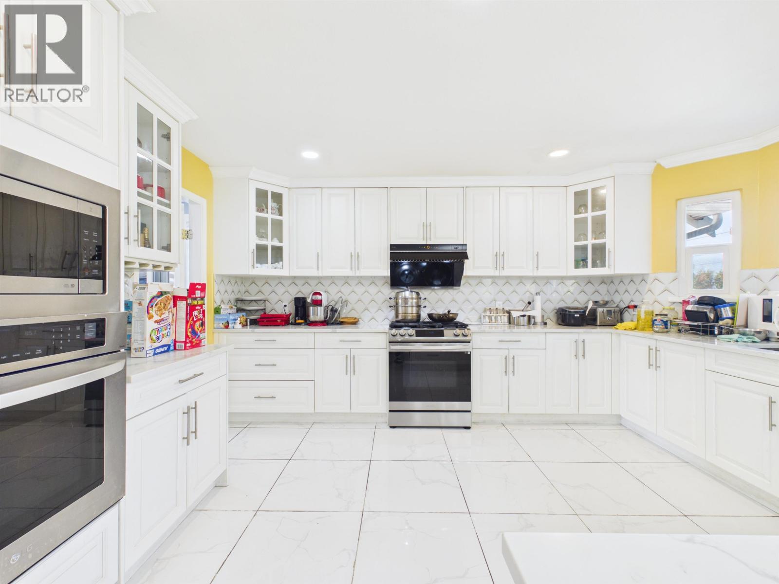9025 Briar Road Property Photo 8