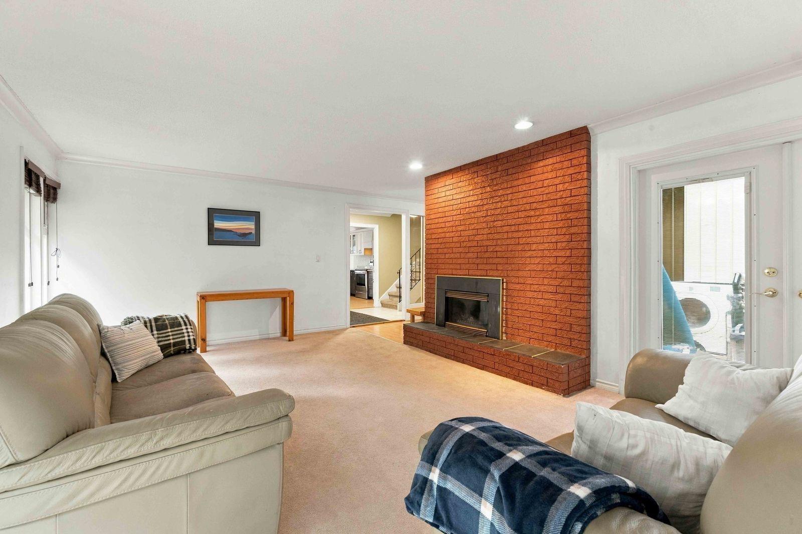 6671 Carncross Crescent Property Photo 8