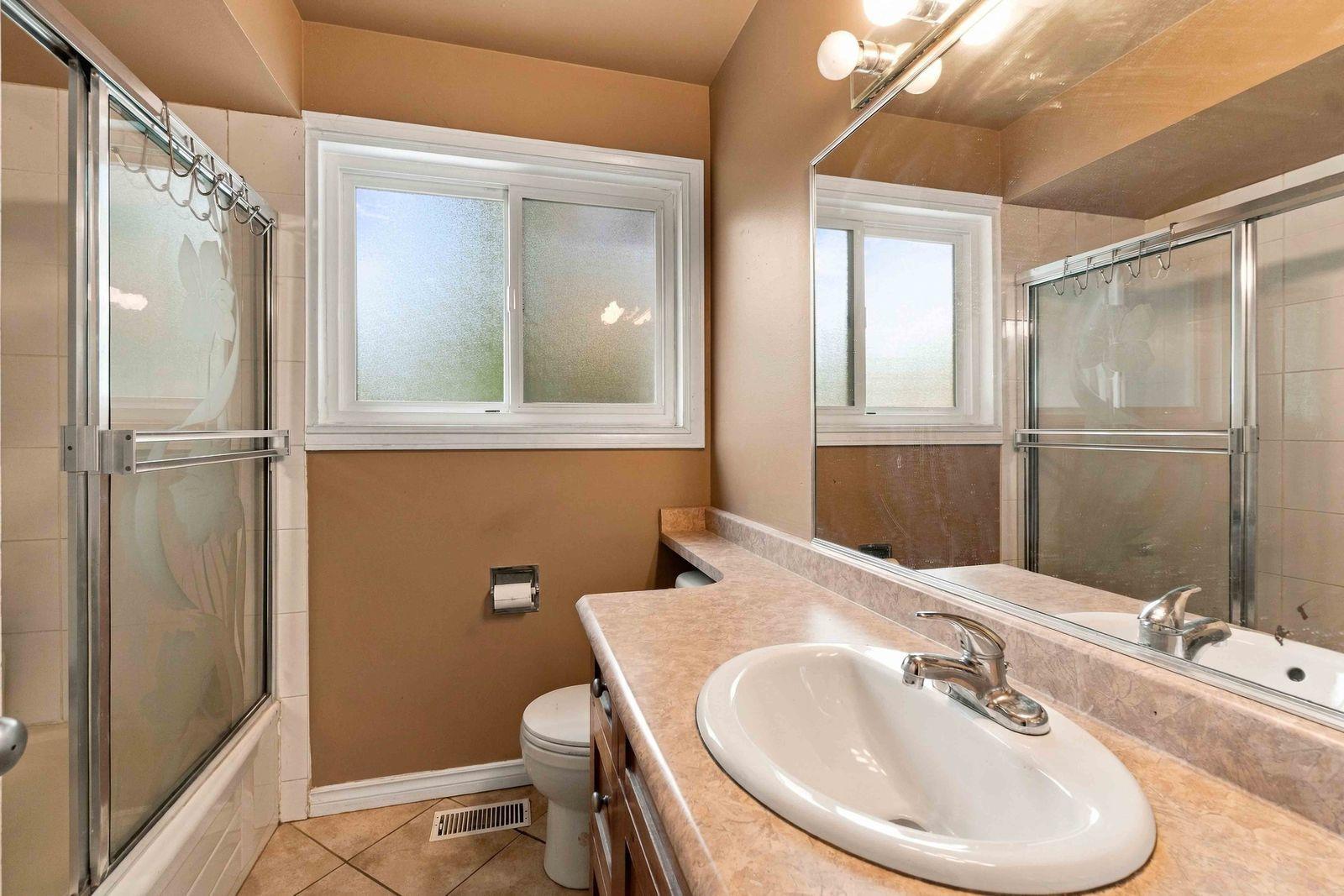 6671 Carncross Crescent Property Photo 16