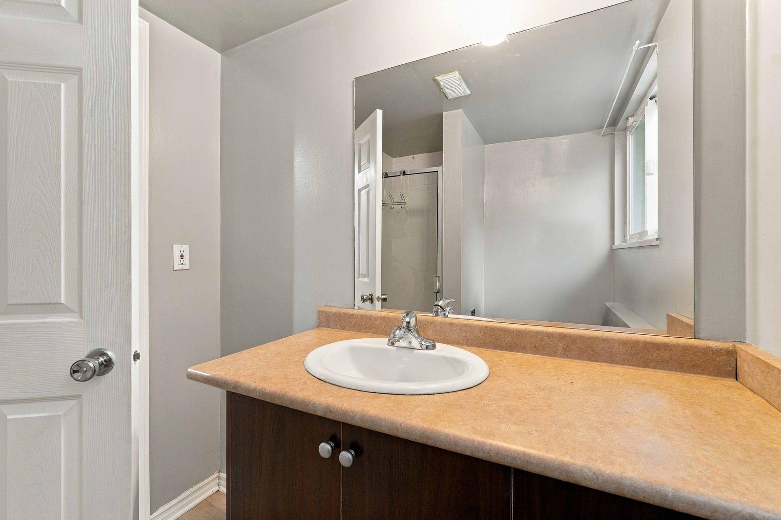 6671 Carncross Crescent Property Photo 25