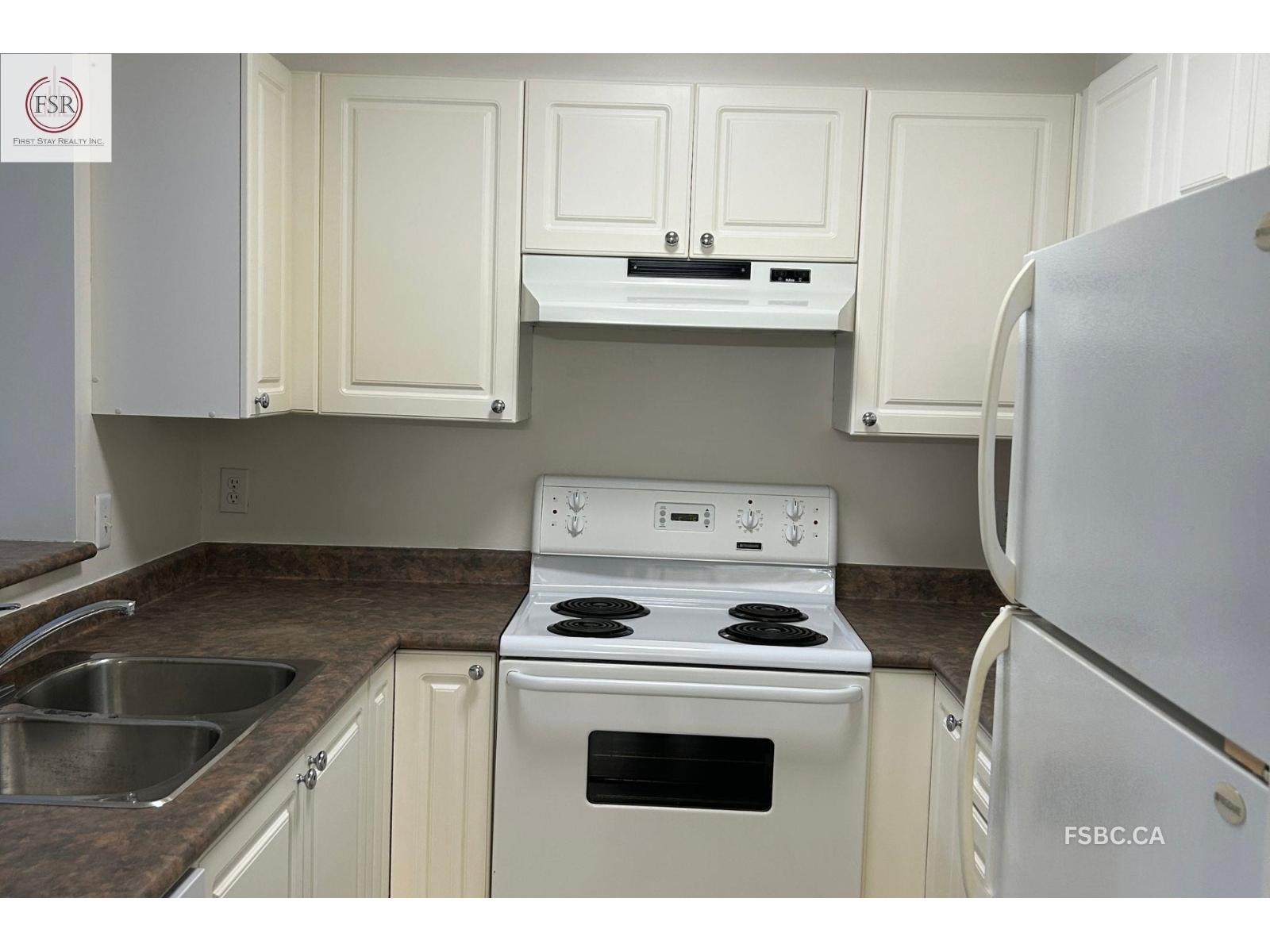 9979 140 St Property Photo 3