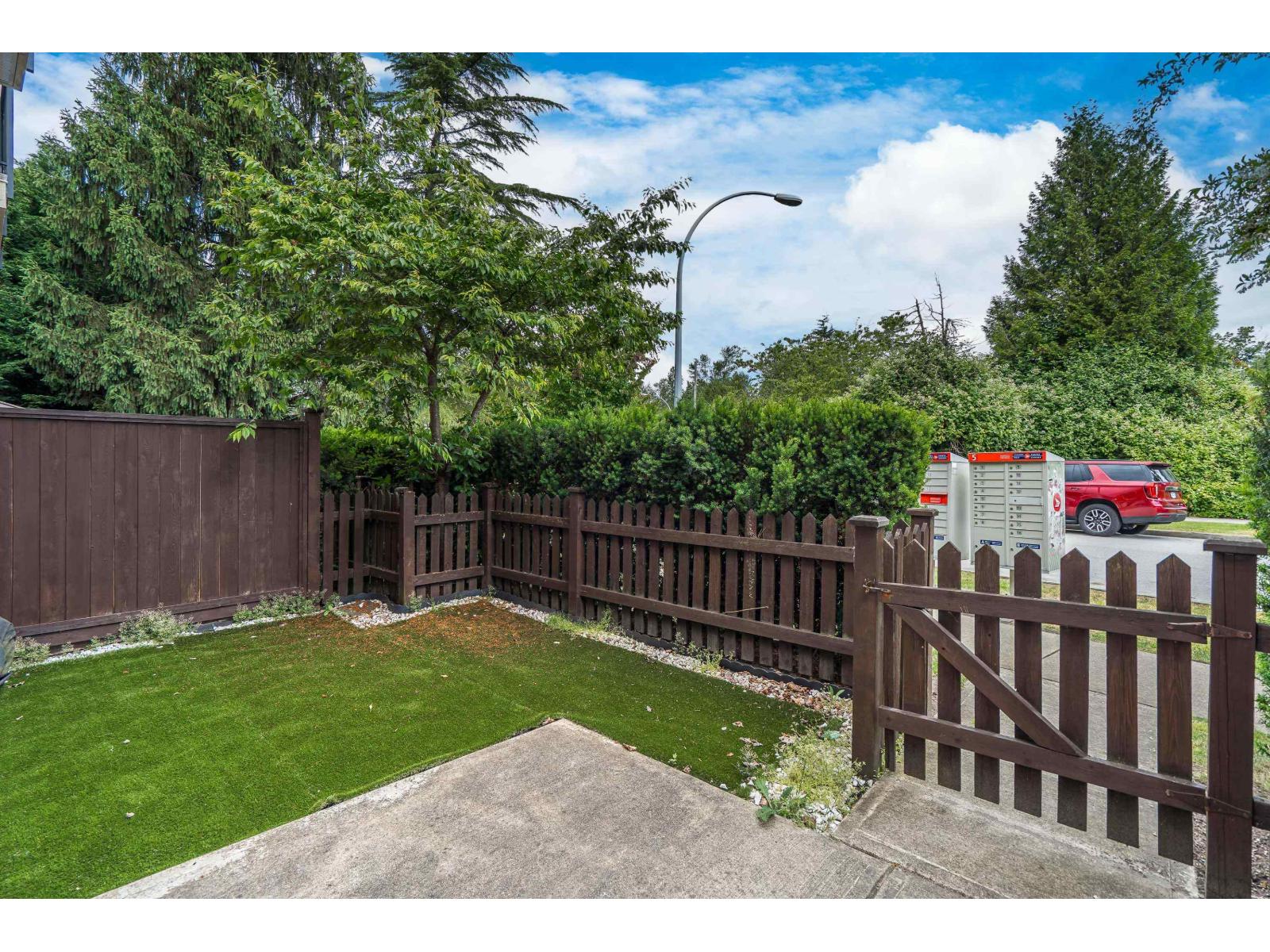 14 6945 185 Street Property Photo 4