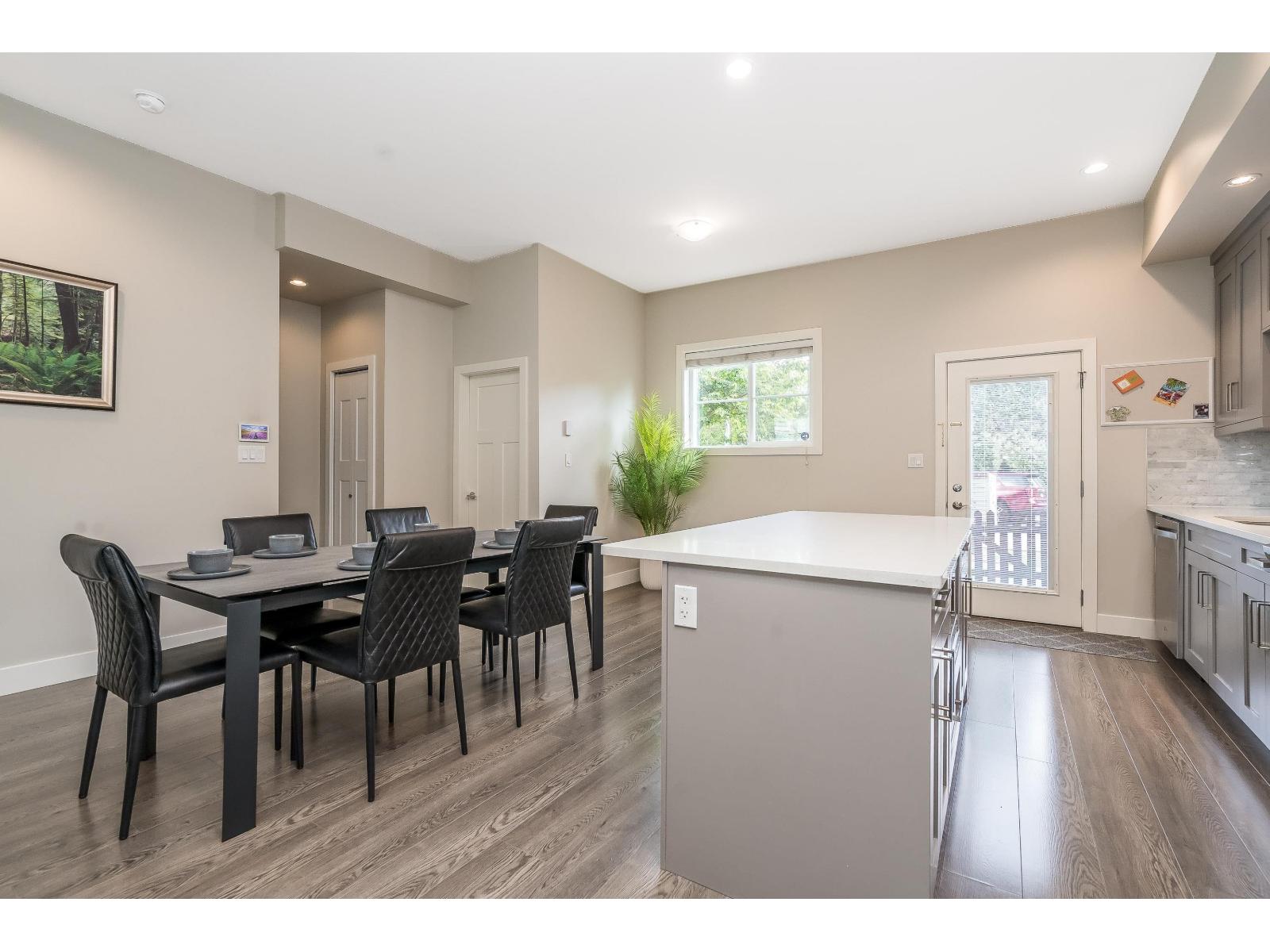 14 6945 185 Street Property Photo 12