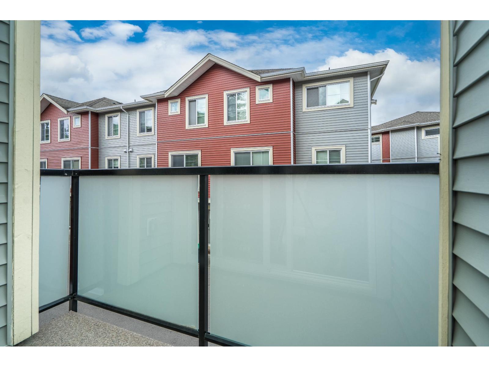 14 6945 185 Street Property Photo 20