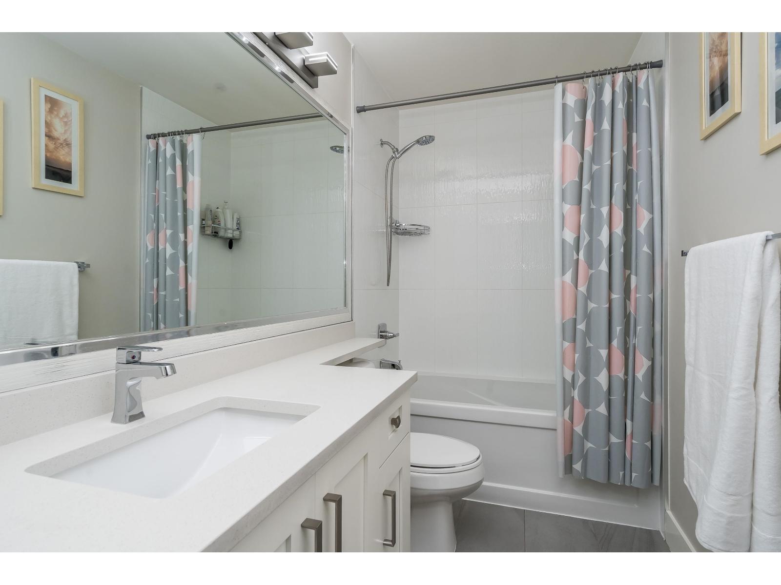 14 6945 185 Street Property Photo 23