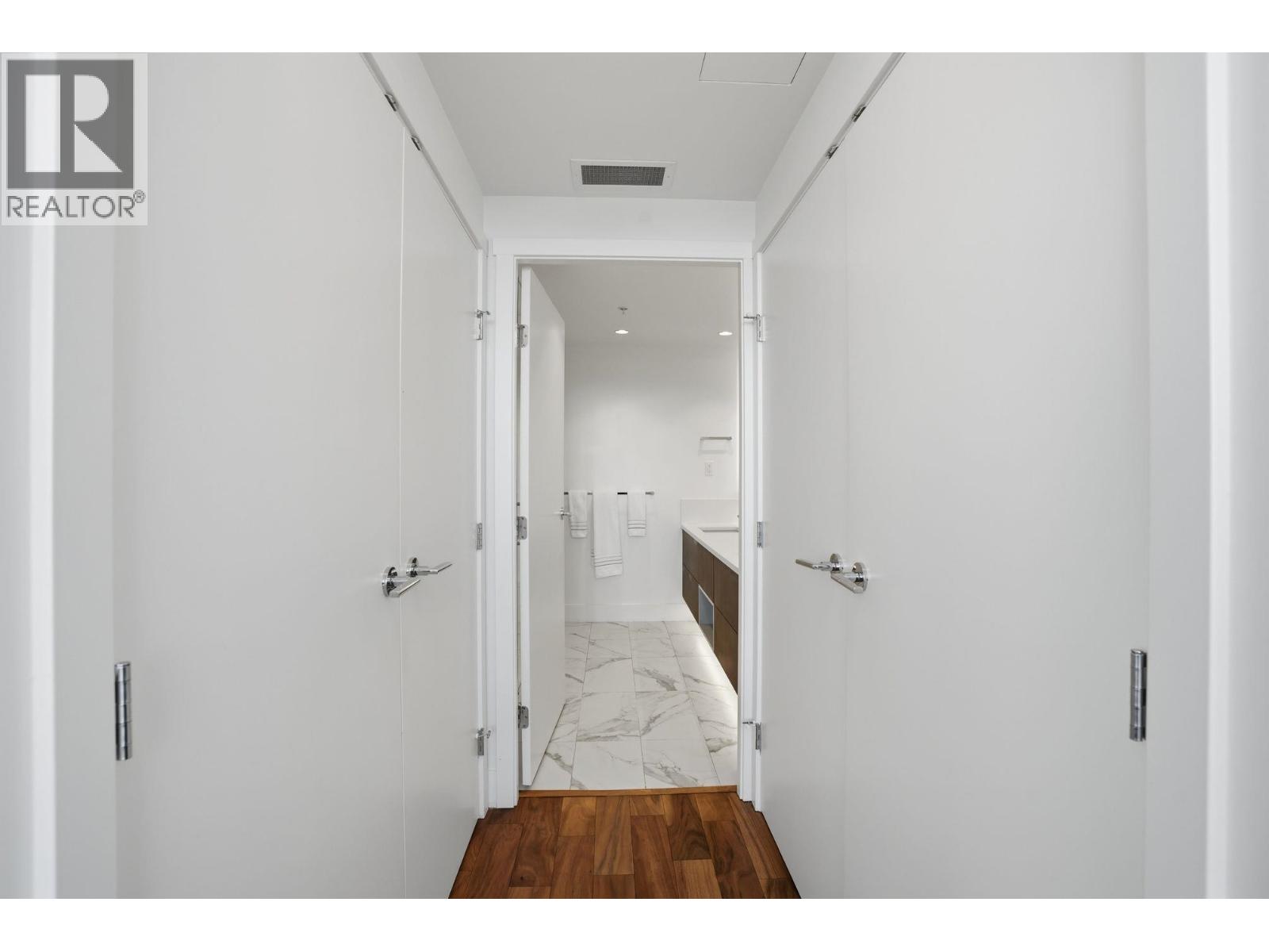 1904 1632 Lions Gate Lane Property Photo 16