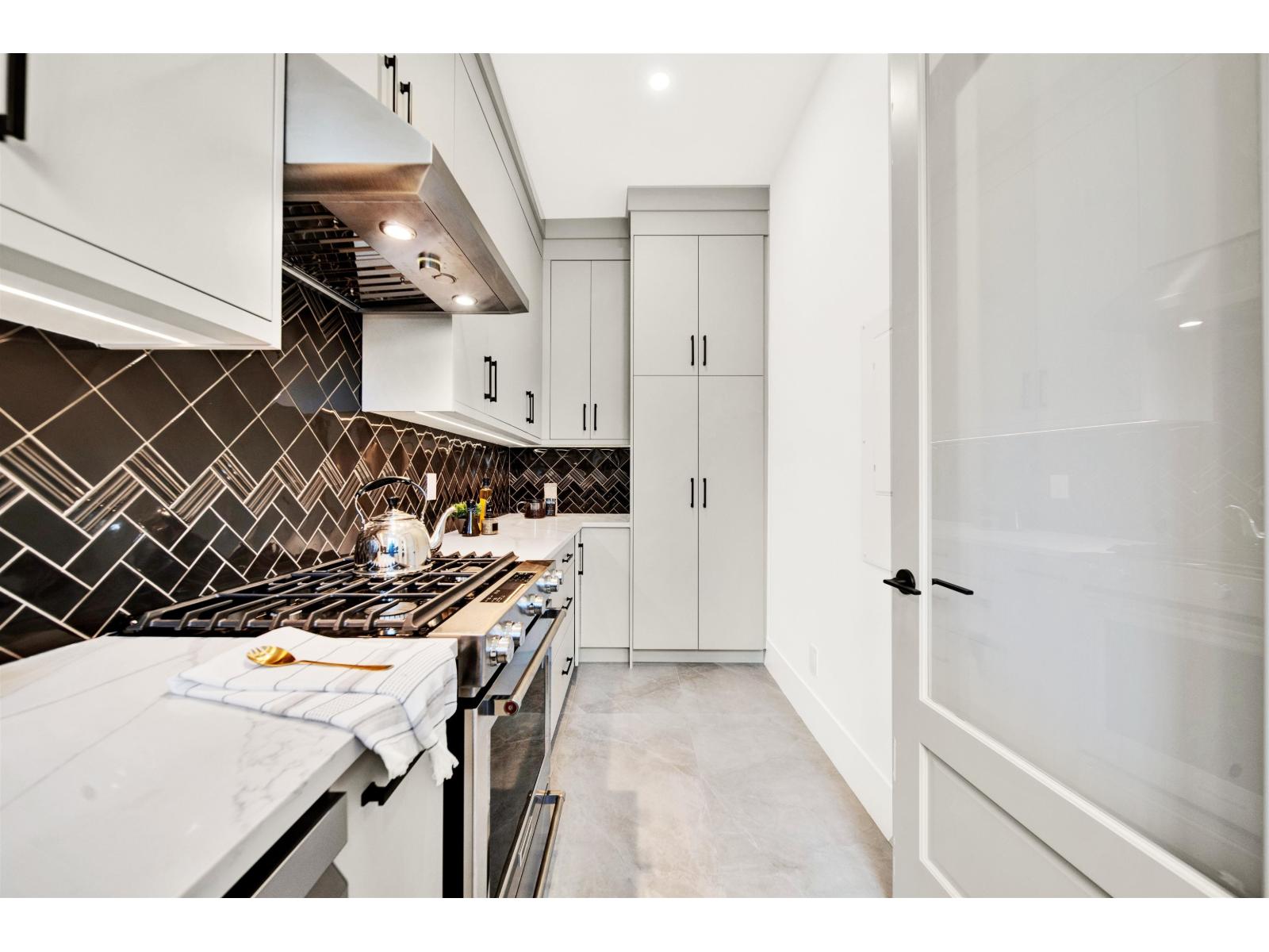 20141 Grade Crescent Property Photo 8