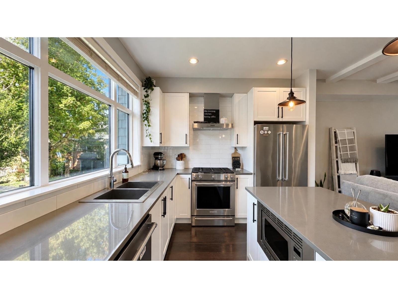 203 16528 24a Avenue Property Photo 12