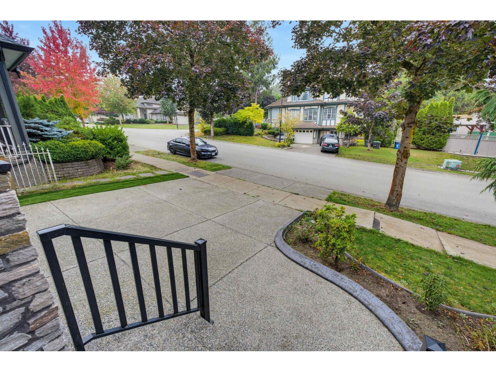 7560 146 Street Property Photo 6