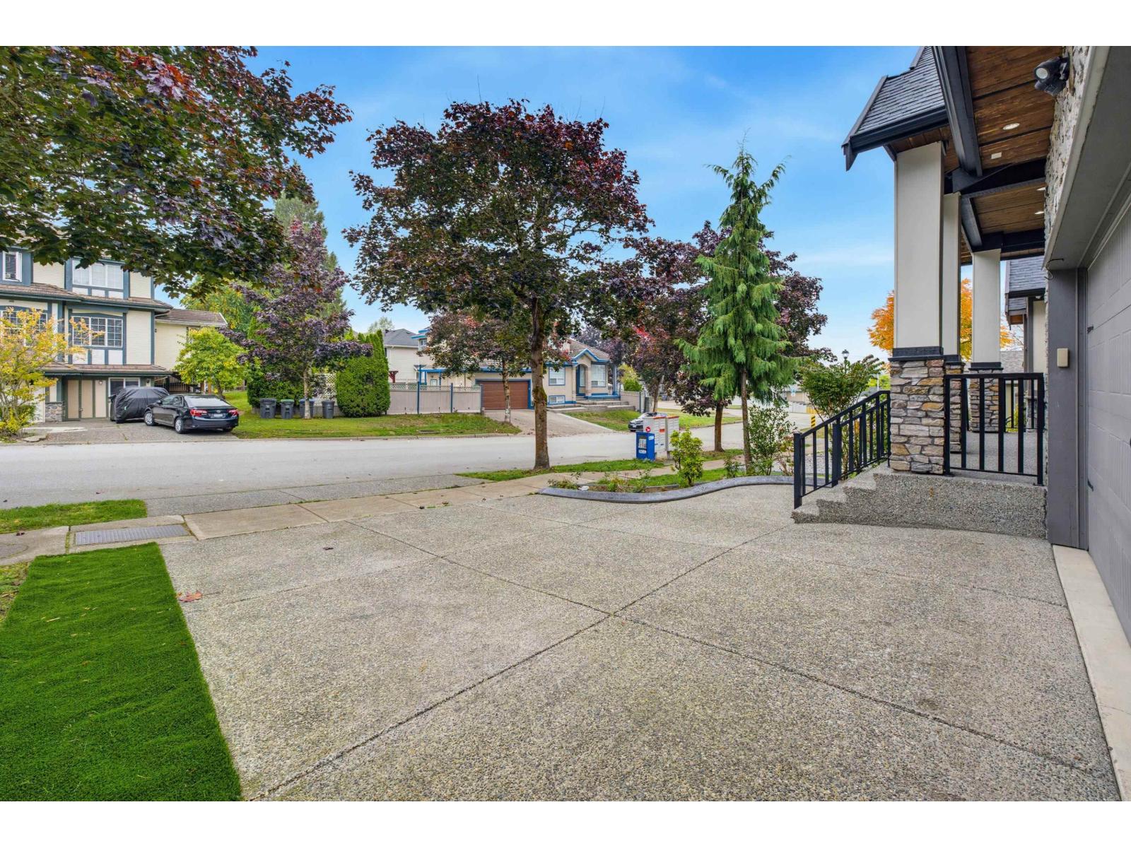 7560 146 Street Property Photo 7