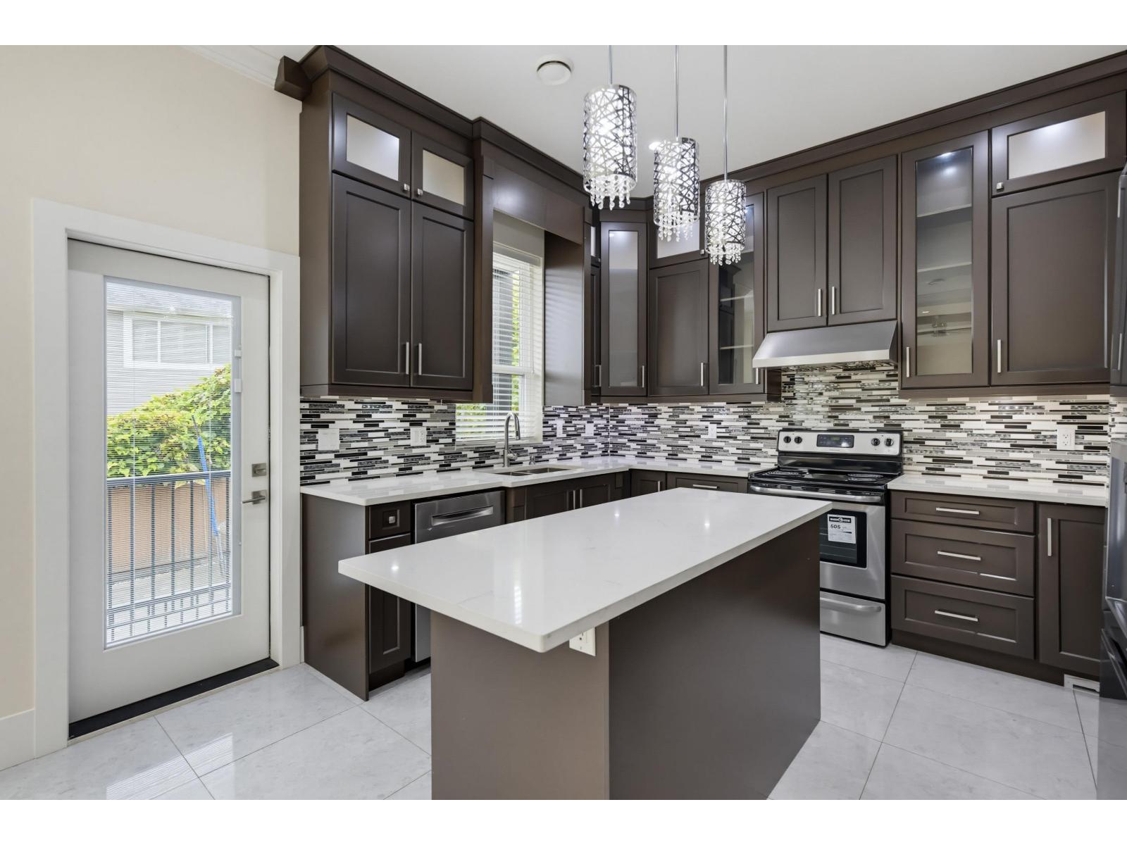 7560 146 Street Property Photo 17