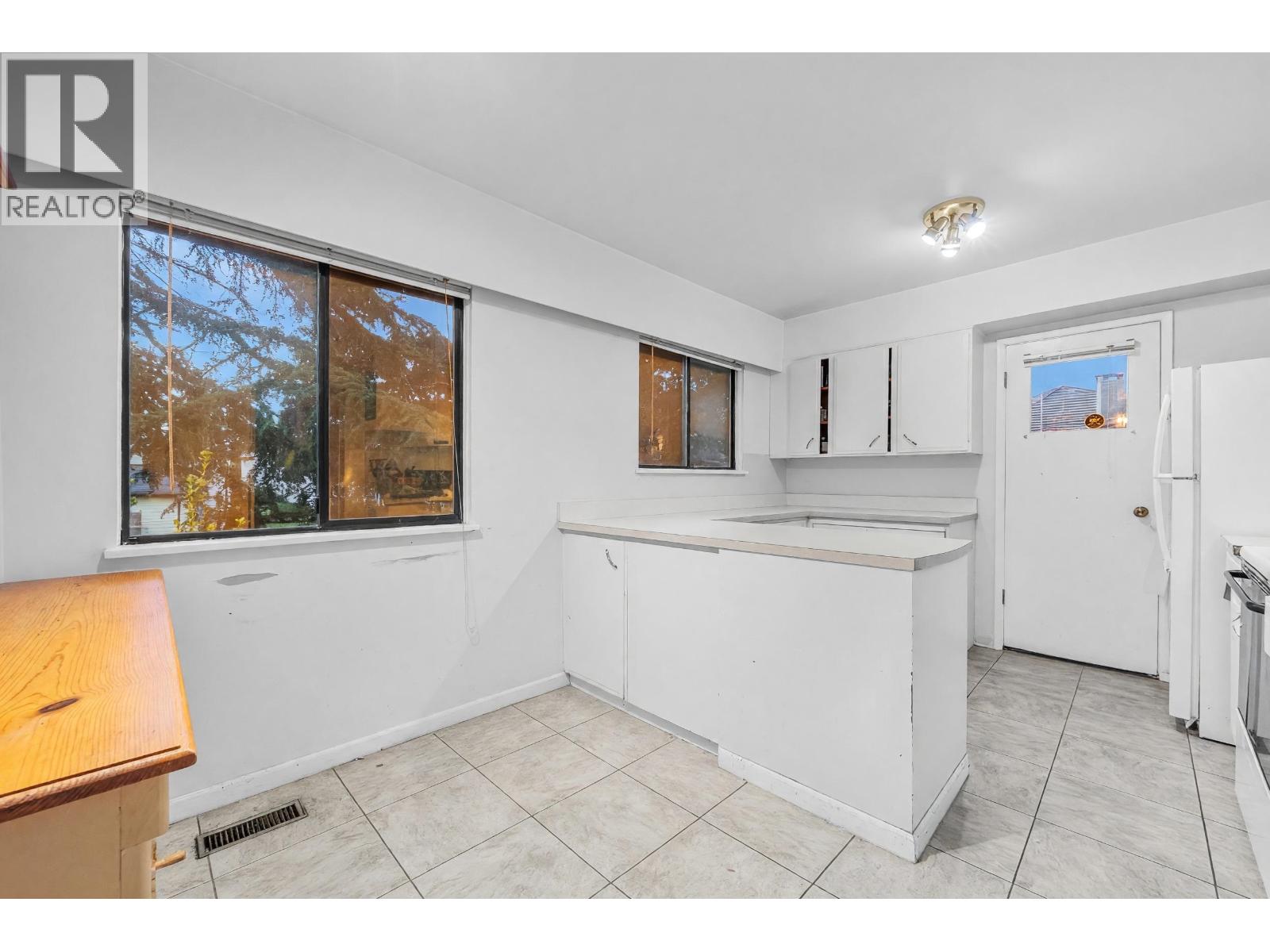 6220 Mara Crescent Property Photo 7