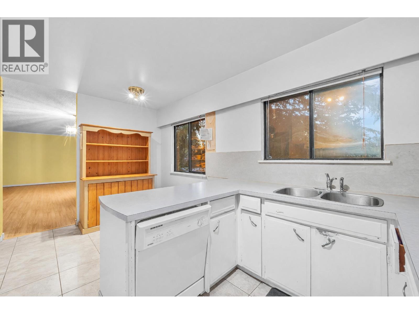 6220 Mara Crescent Property Photo 9