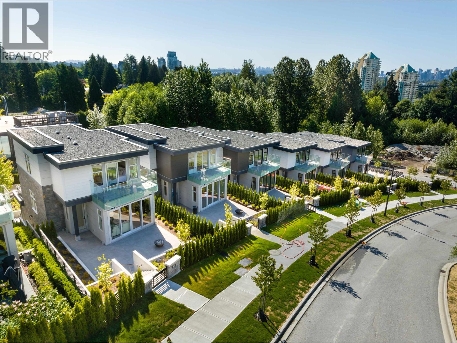 592 Arthur Erickson Place Property Photo 3