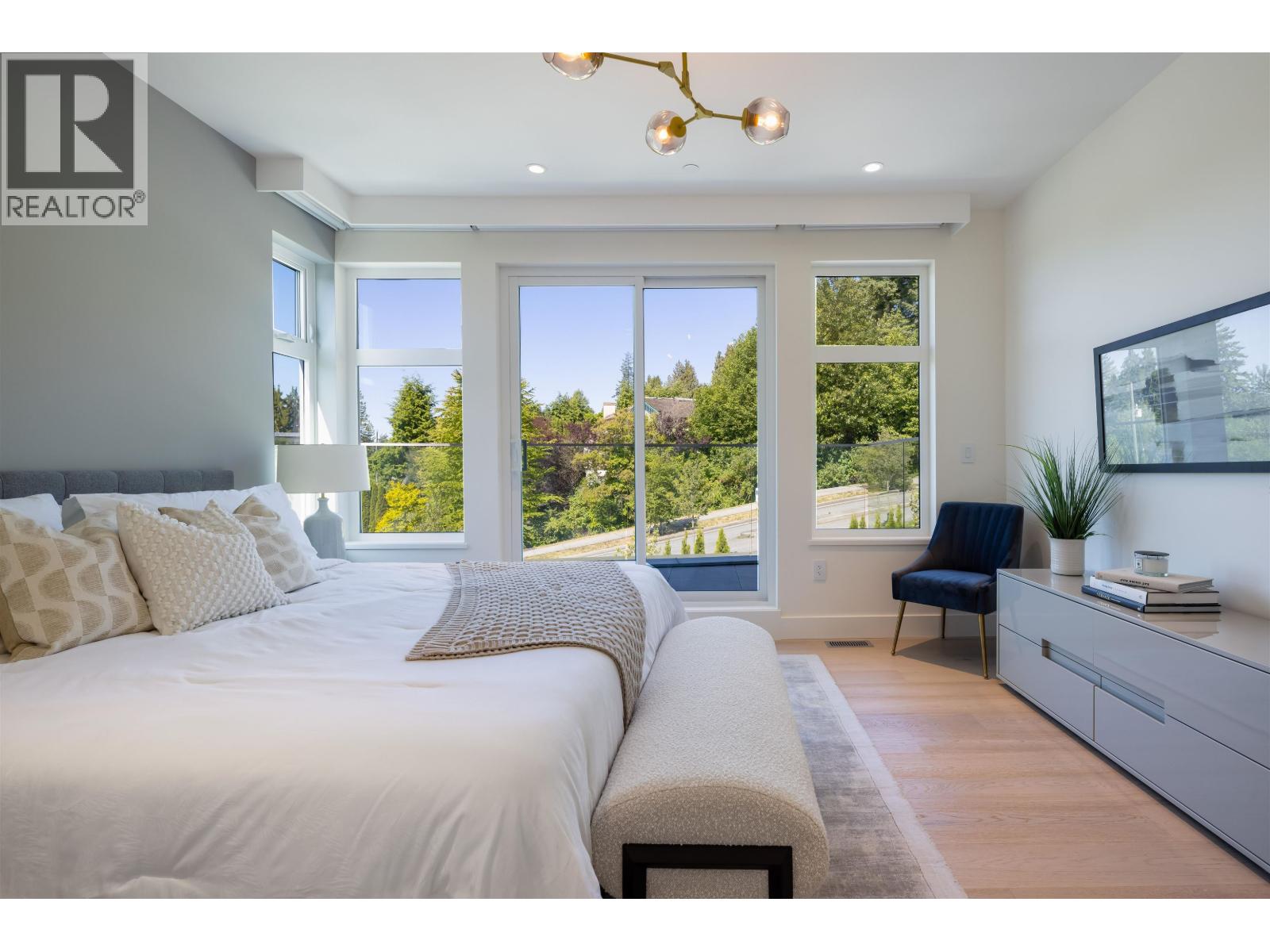 598 Arthur Erickson Place Property Photo 11