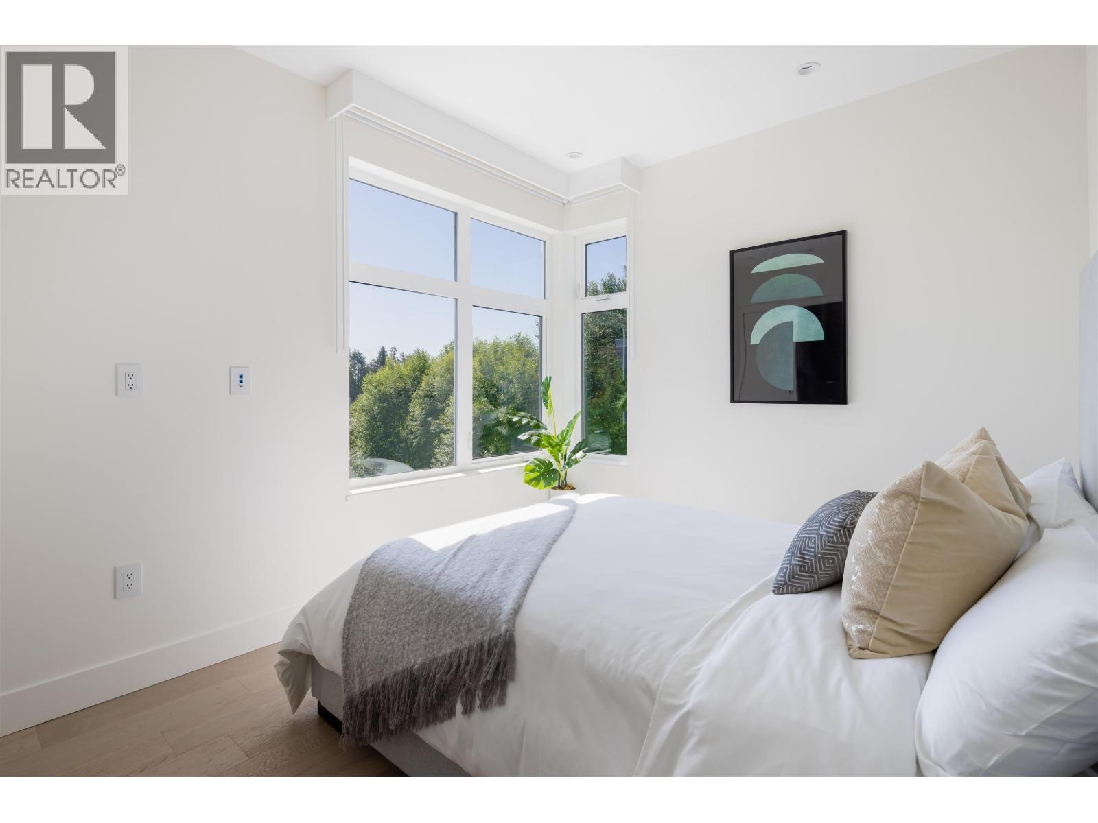 598 Arthur Erickson Place Property Photo 16