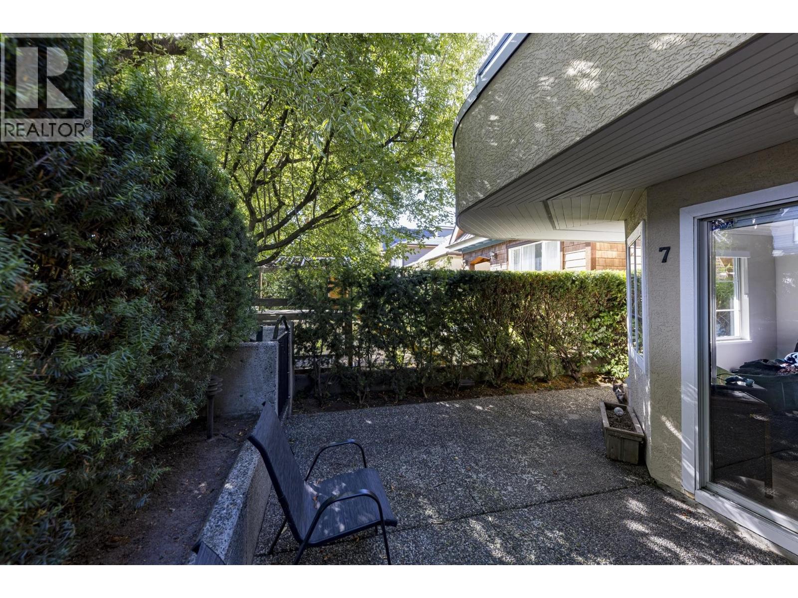 7 249 E 4th Street Property Photo 5