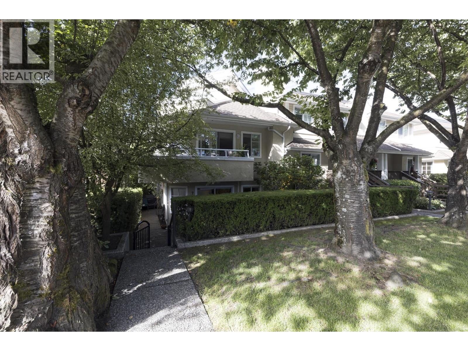 7 249 E 4th Street Property Photo 10